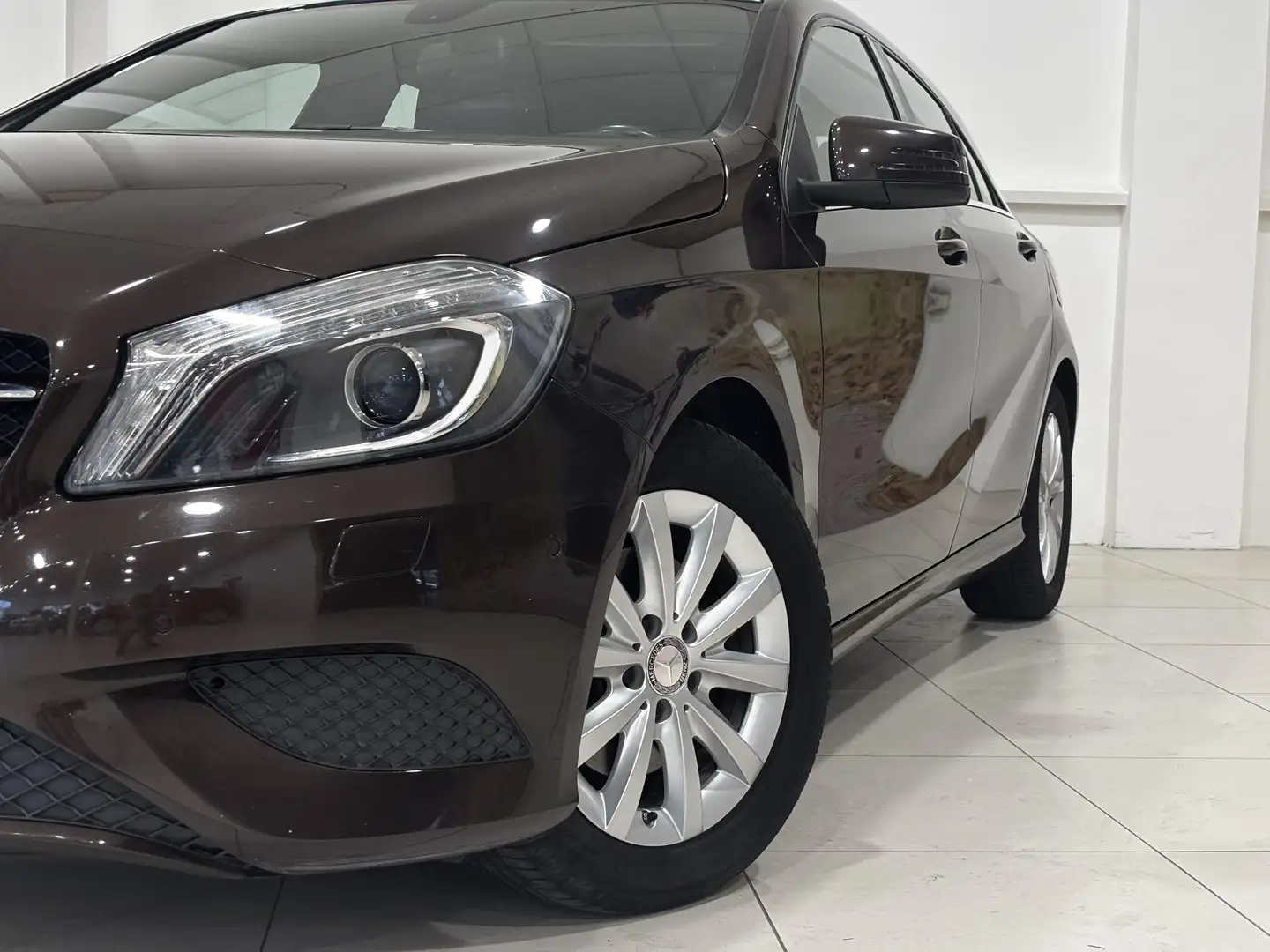 Mercedes-Benz A 180 Ambition Comfort | Panorama dak | Navigatie | Braun - 2