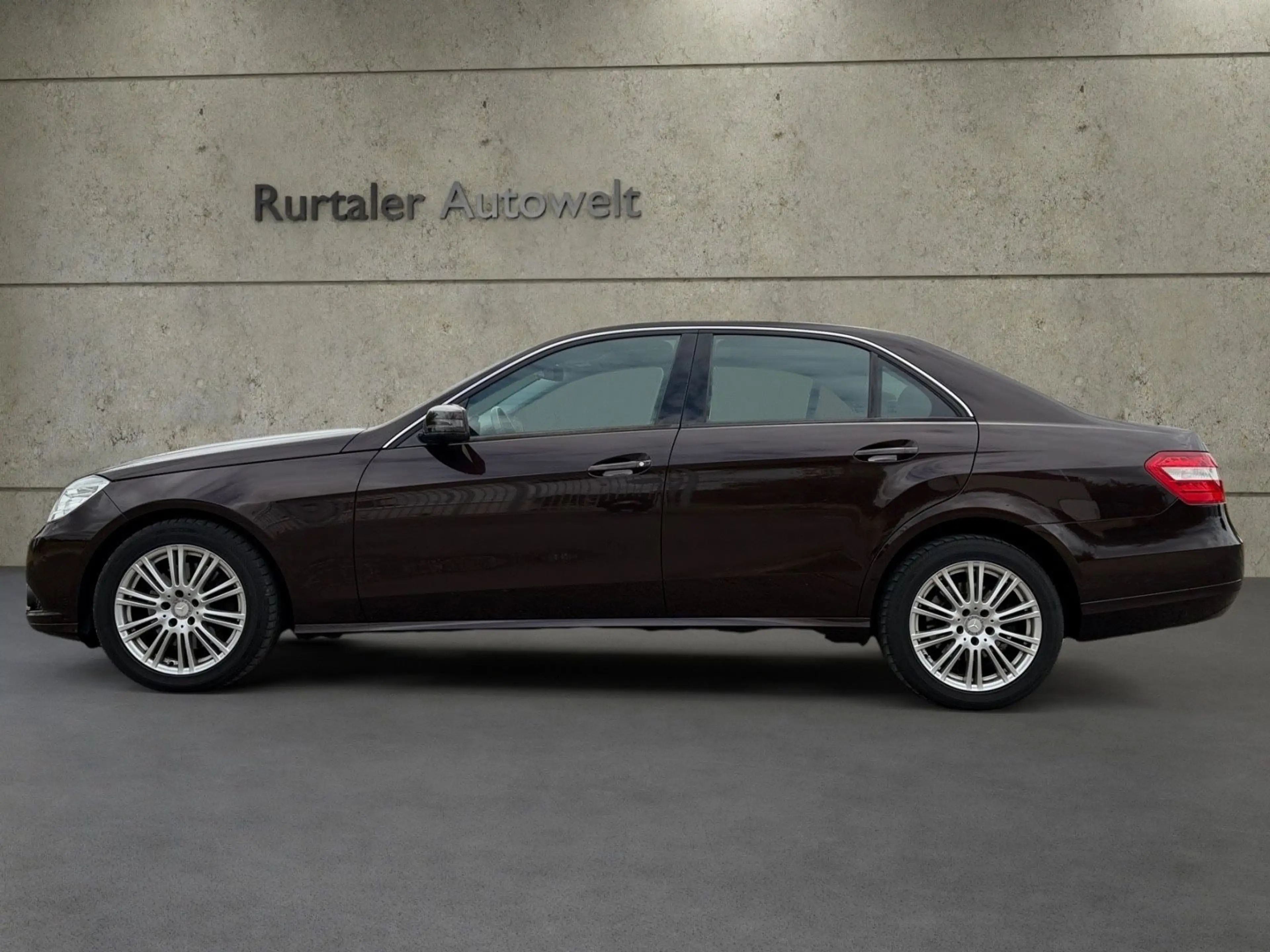 Mercedes-Benz E 350 E Limousine E 350 4Matic *NAVI*S-DACH*PDC* — photo 2