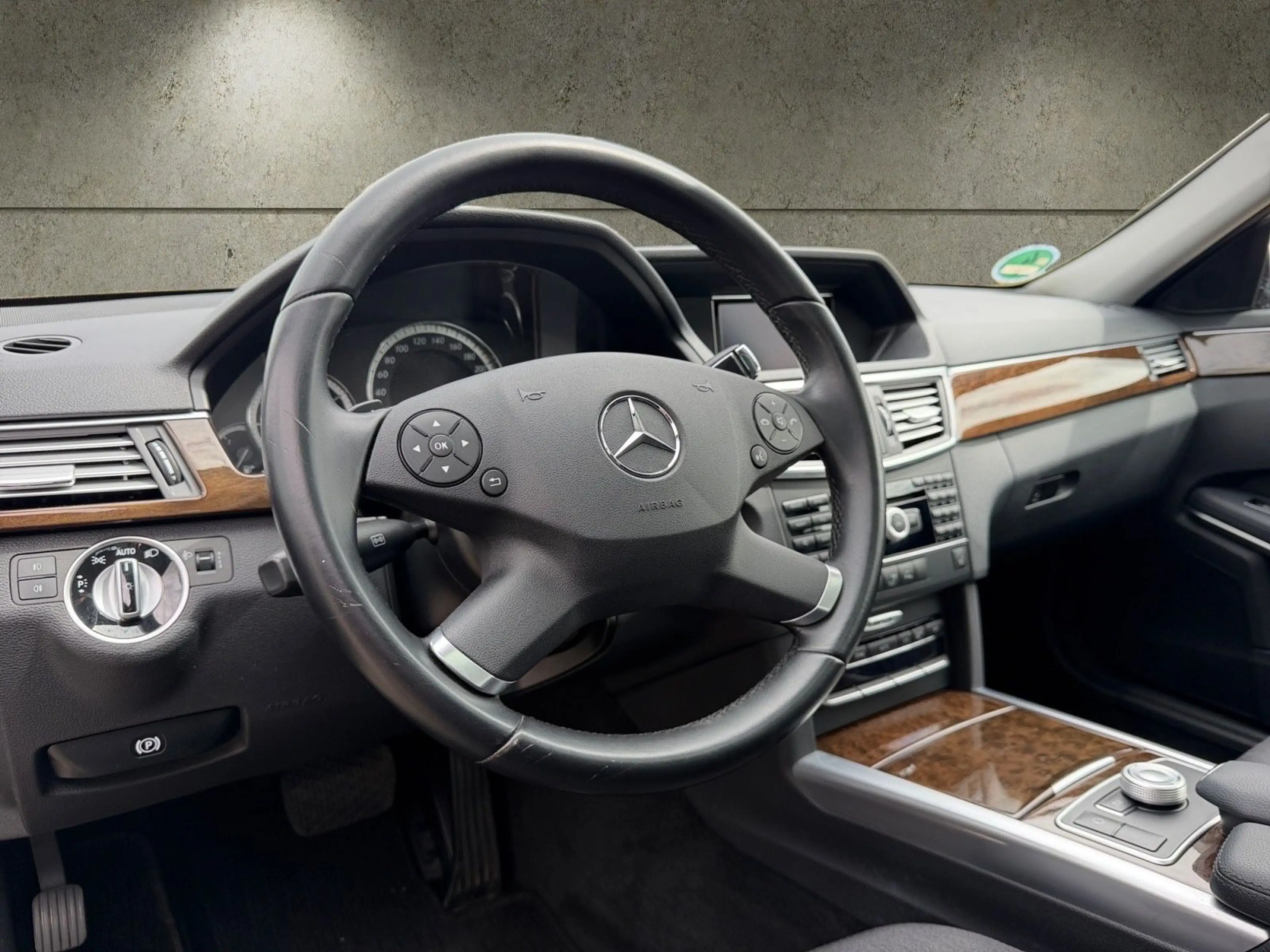 Mercedes-Benz E 350 E Limousine E 350 4Matic *NAVI*S-DACH*PDC* — photo 10