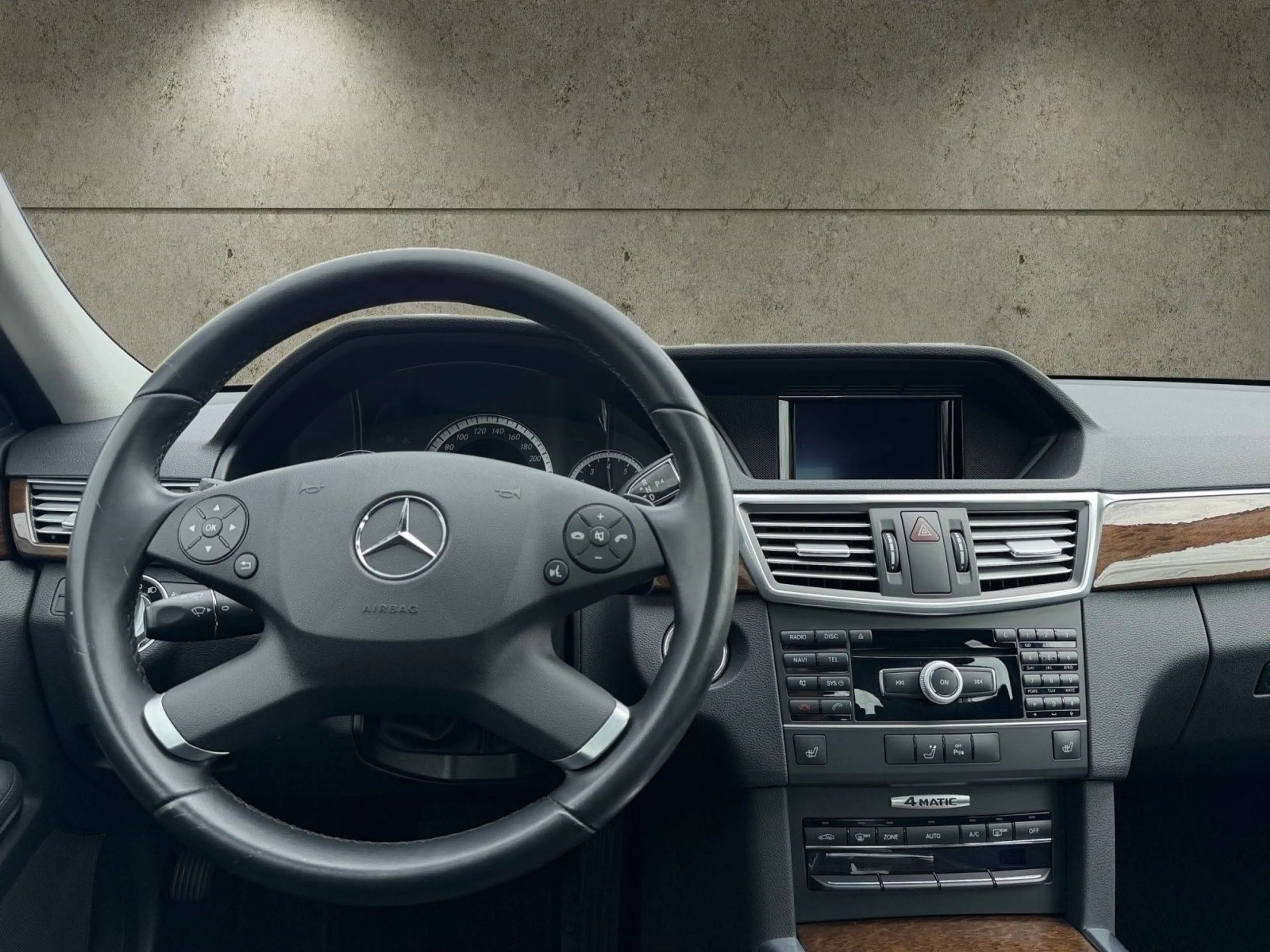 Mercedes-Benz E 350 E Limousine E 350 4Matic *NAVI*S-DACH*PDC* — photo 13
