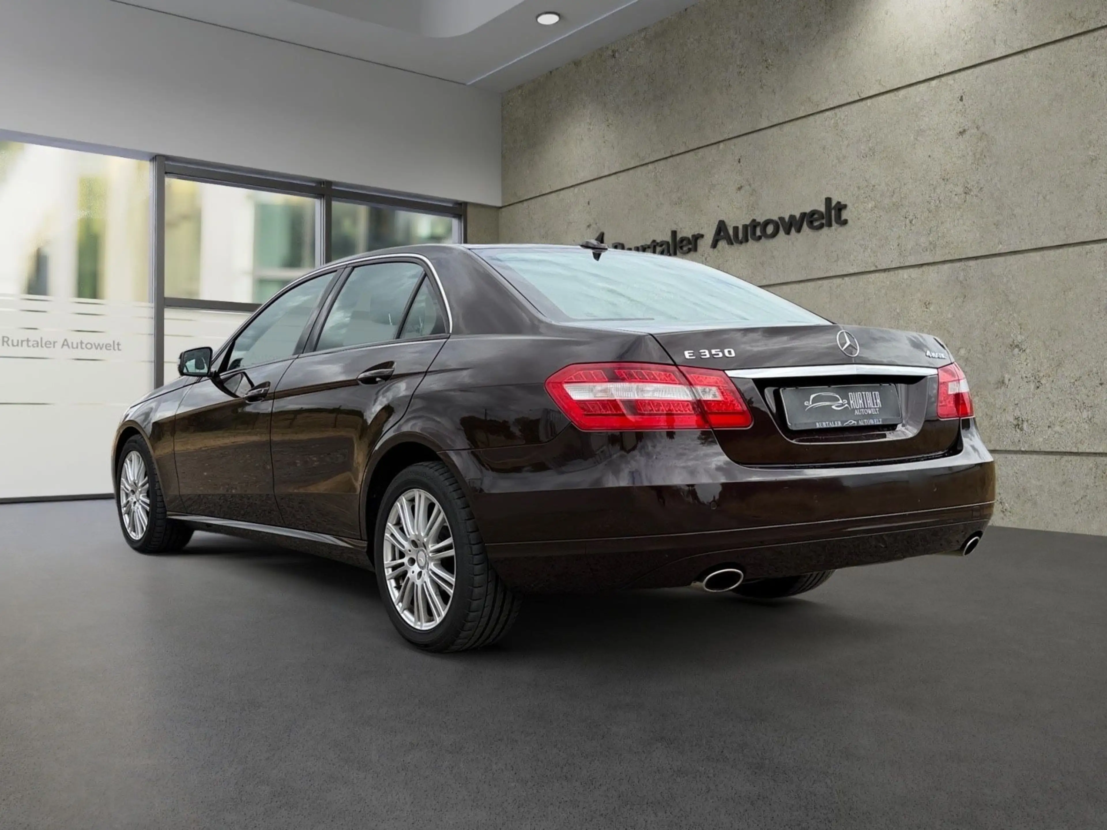 Mercedes-Benz E 350 E Limousine E 350 4Matic *NAVI*S-DACH*PDC* — photo 3