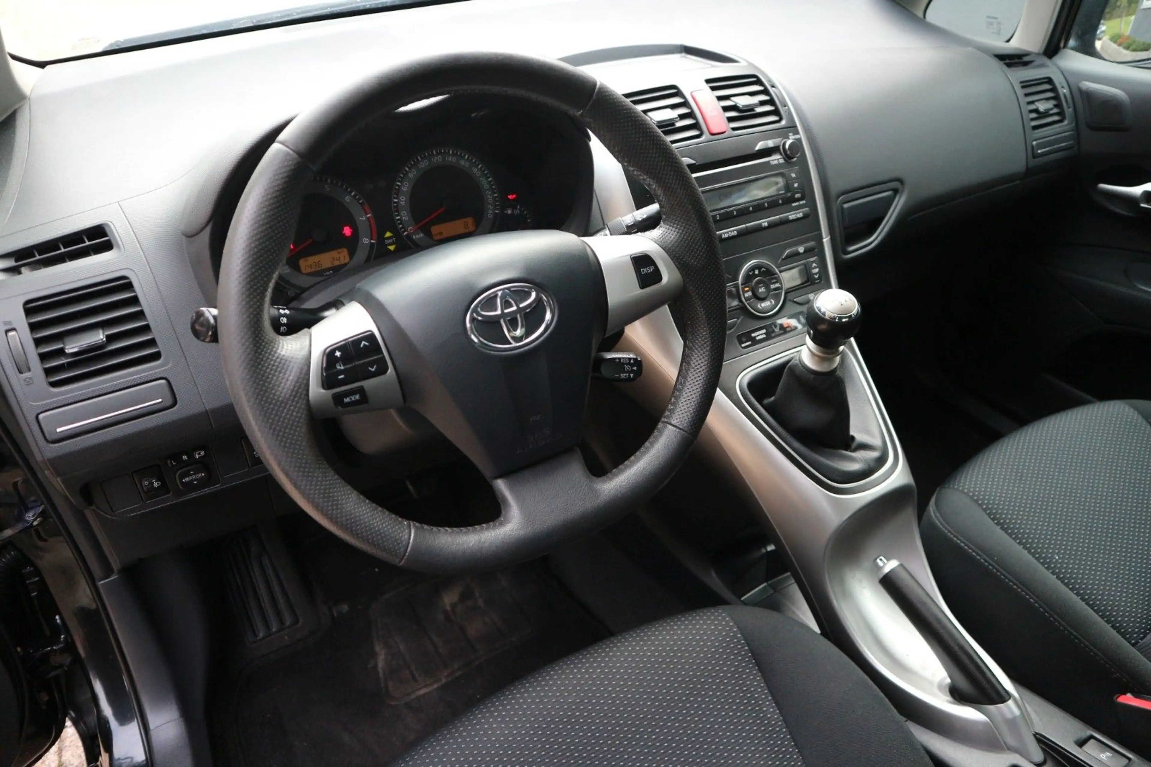 Toyota Auris Edition *1.HAND|TEMPO|PDC|KLIMA|AHK* — photo 8