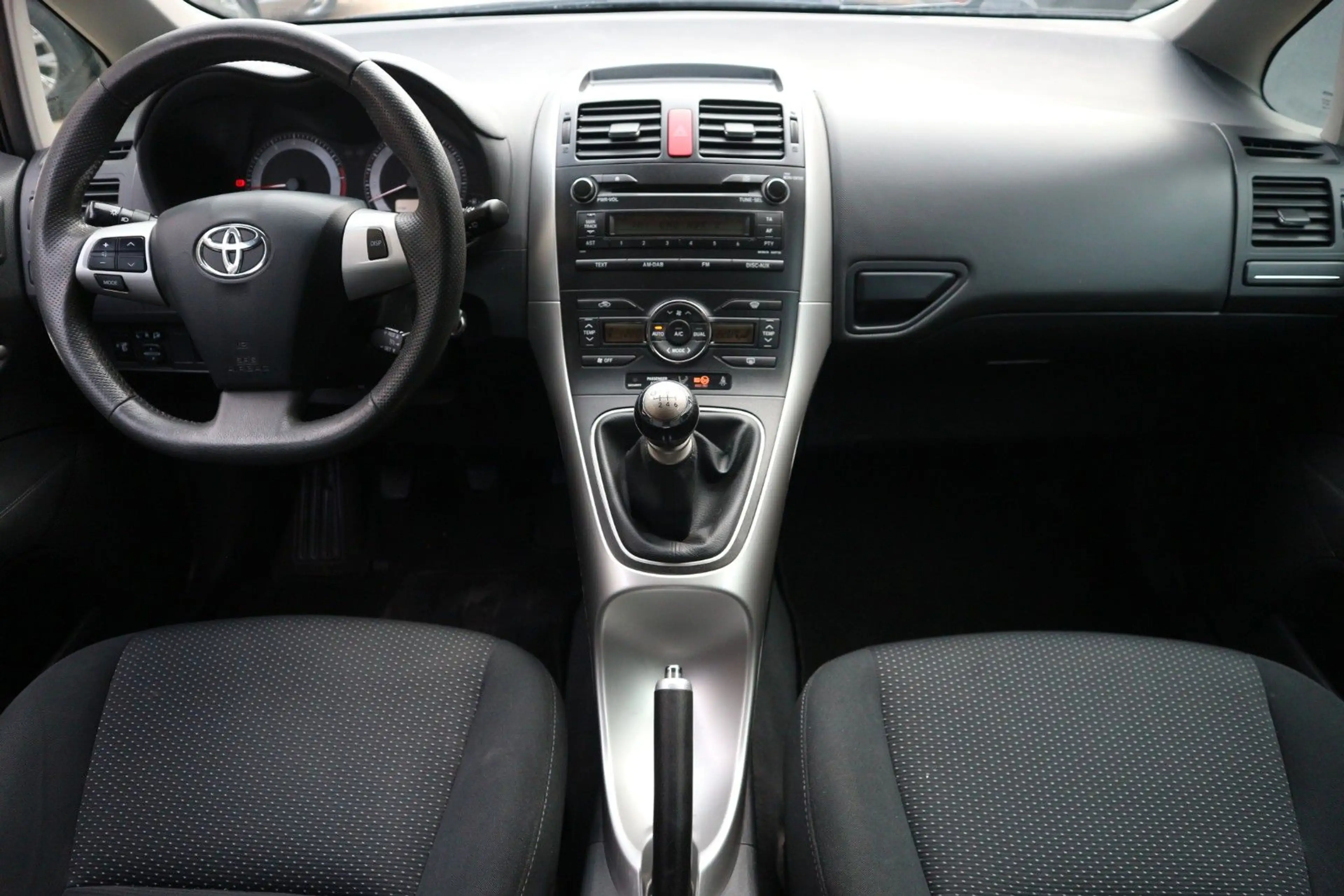 Toyota Auris Edition *1.HAND|TEMPO|PDC|KLIMA|AHK* — photo 11