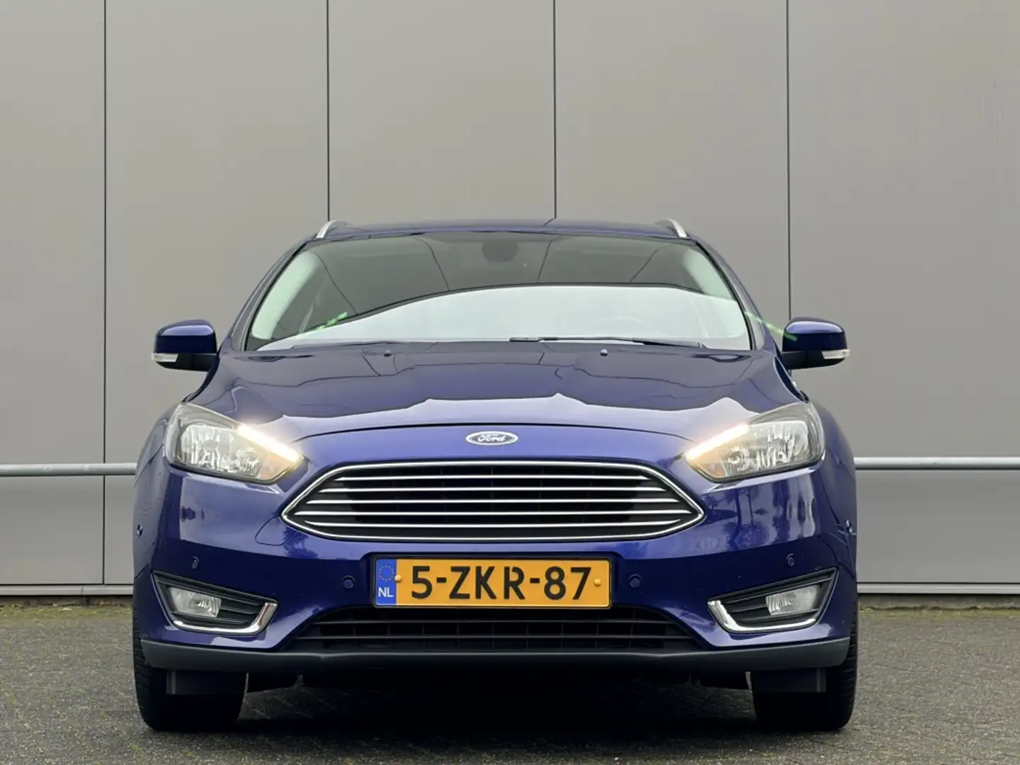 Ford Focus Wagon 1.0 - Titanium - cruise - navi - nap! - dist Bleu - 2