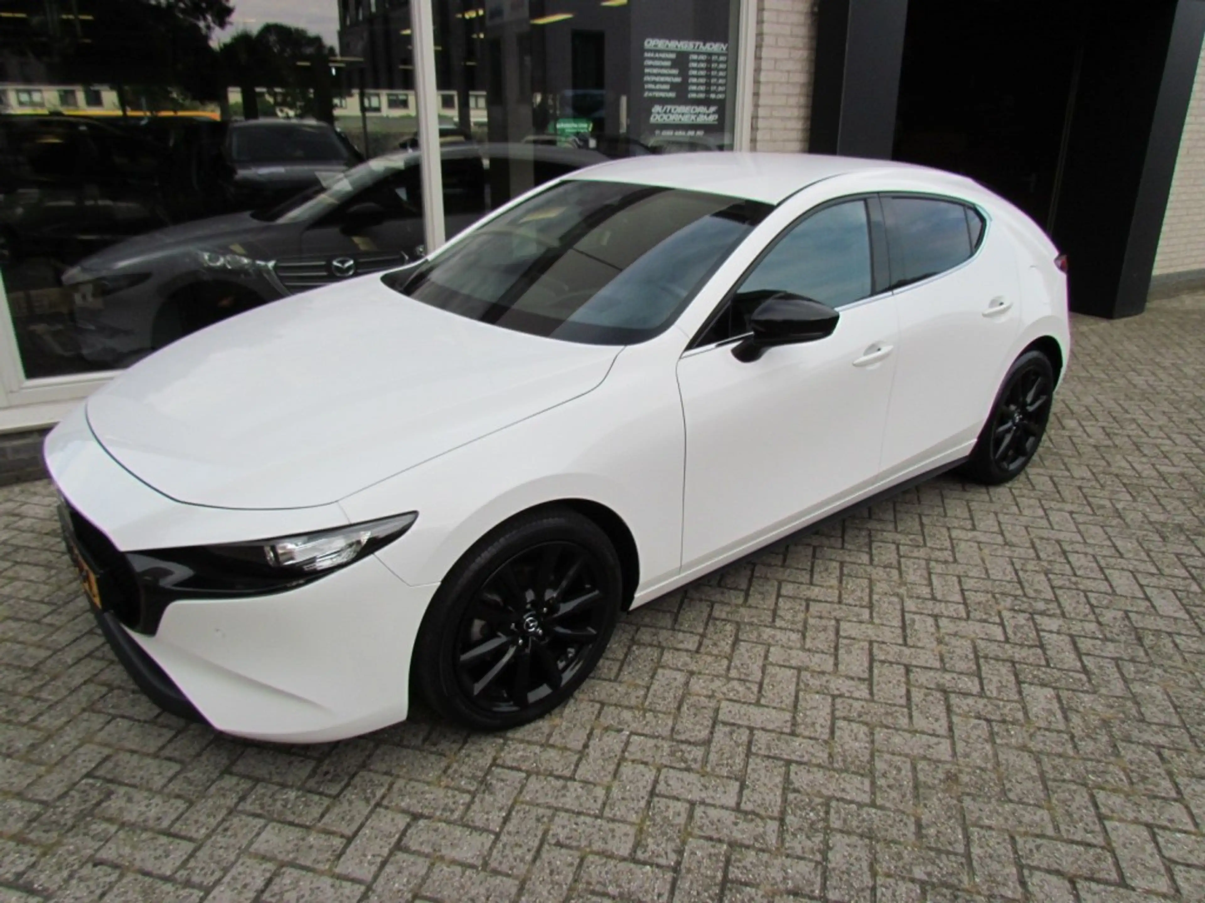 Mazda 3 2.0 E-Skyactiv-G 122pk HB5 6AT Homura — photo 2