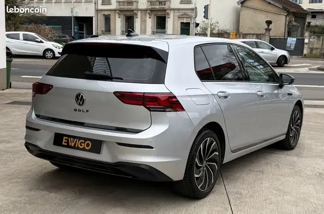 Volkswagen Golf view 2