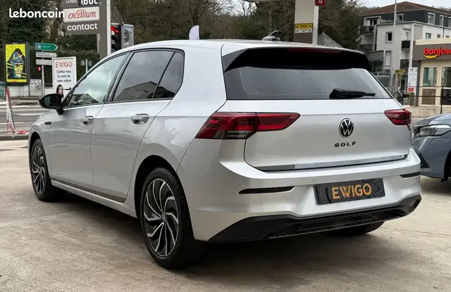 Volkswagen Golf view 4