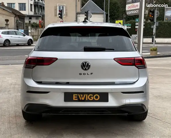 Volkswagen Golf view 3