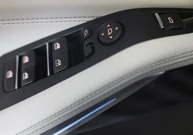 BMW X5 view 25