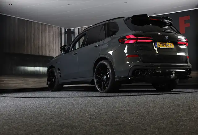 BMW X5 view 3