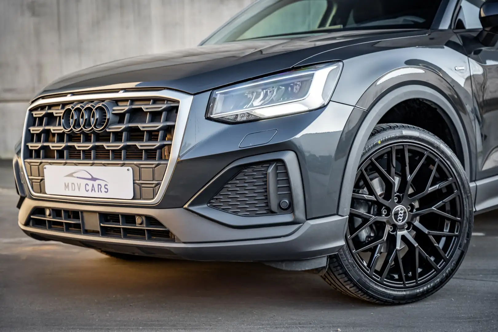 Audi Q2 S-LINELOOK 35 TFSI Sport S tronic Grijs - 2