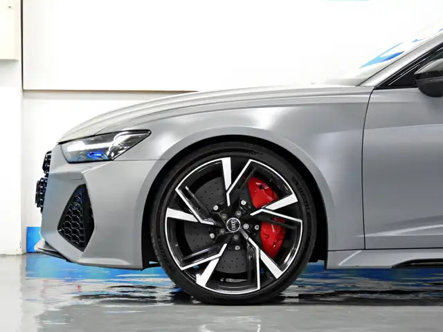 Audi RS6 Avant view 3