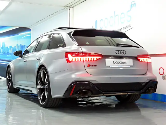 Audi RS6 Avant view 12