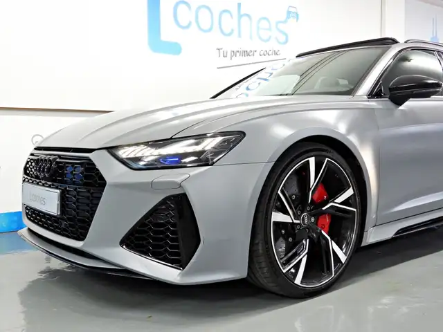 Audi RS6 Avant view 10