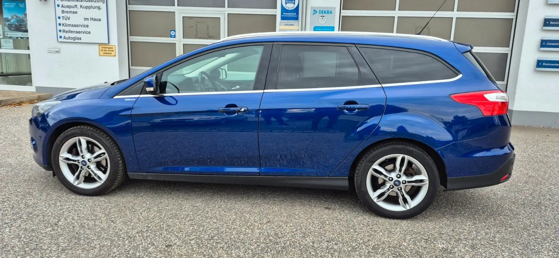 Ford Focus Turnier Titanium TOP ZUSTAND Blau - 2
