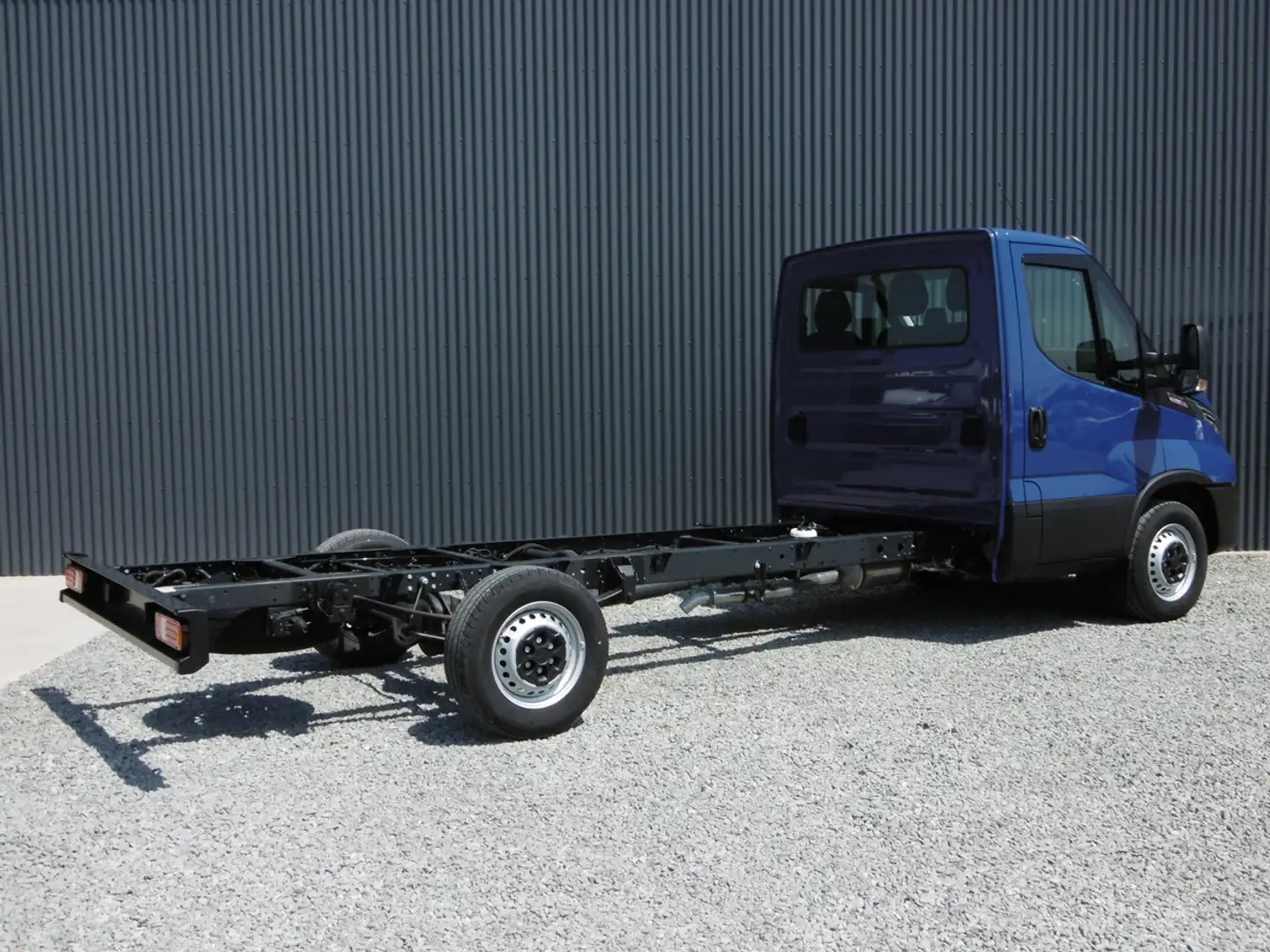 Iveco Daily CHASSIS CAB 35S17 EMP 4100 180 Bleu - 2