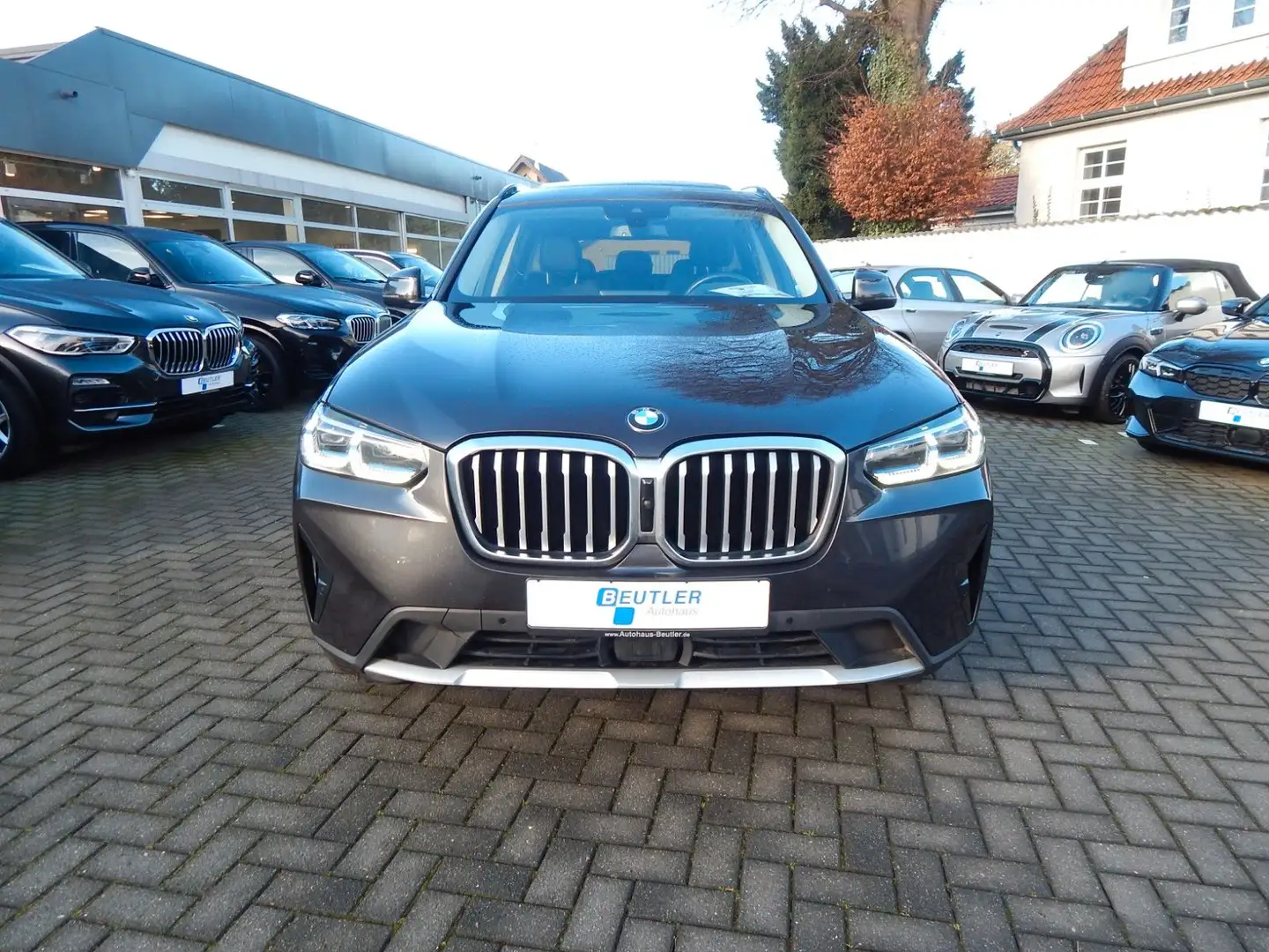 BMW X3 xD 20dA LCProf ACC Pano Laser PAP KomfZug HiF Grau - 2