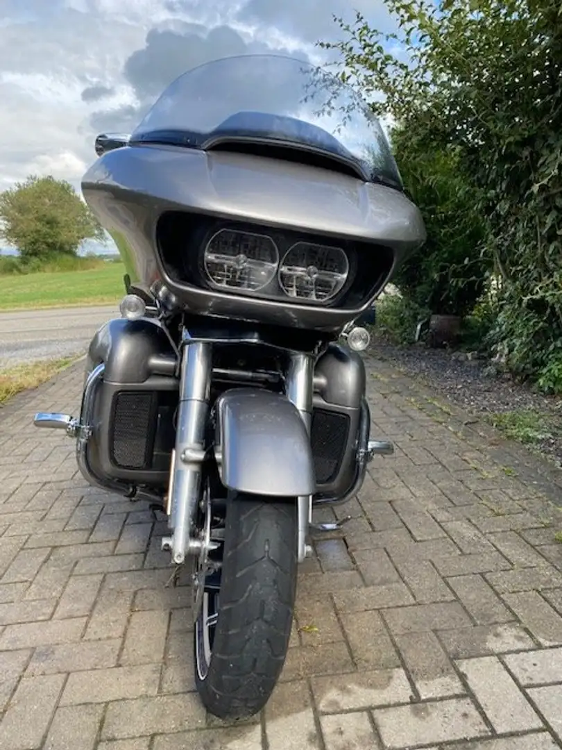 Harley-Davidson Road Glide Ultra Argent - 2