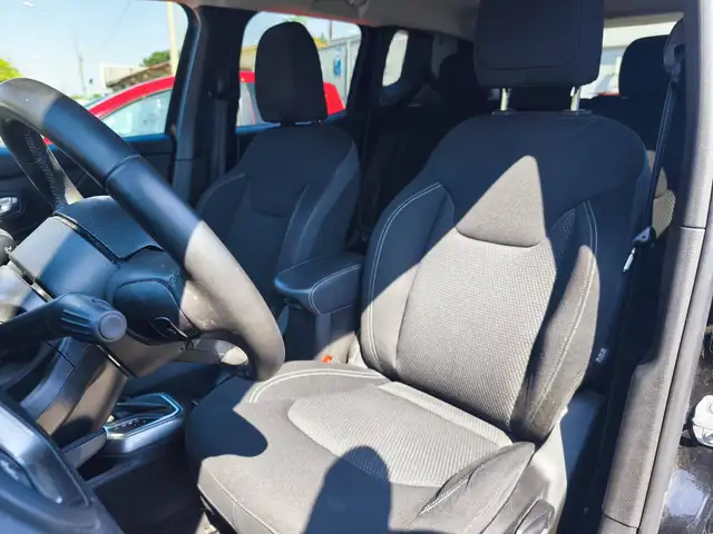 Jeep Renegade view 8