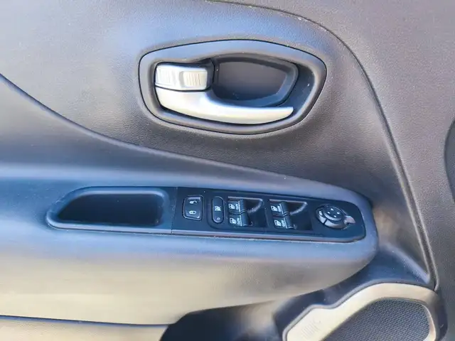 Jeep Renegade view 17