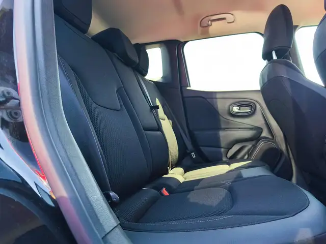 Jeep Renegade view 13