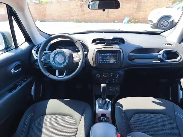 Jeep Renegade view 11