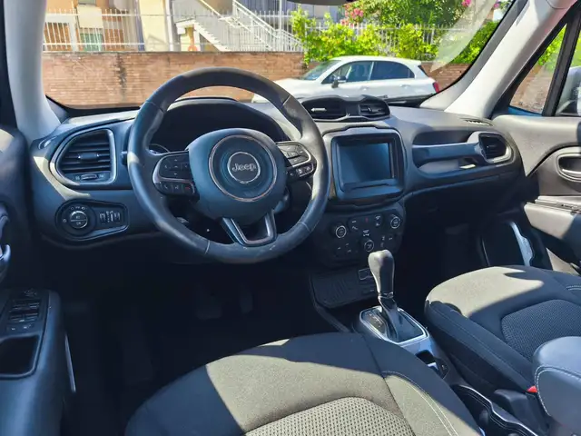 Jeep Renegade view 12