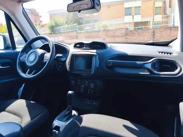 Jeep Renegade view 9