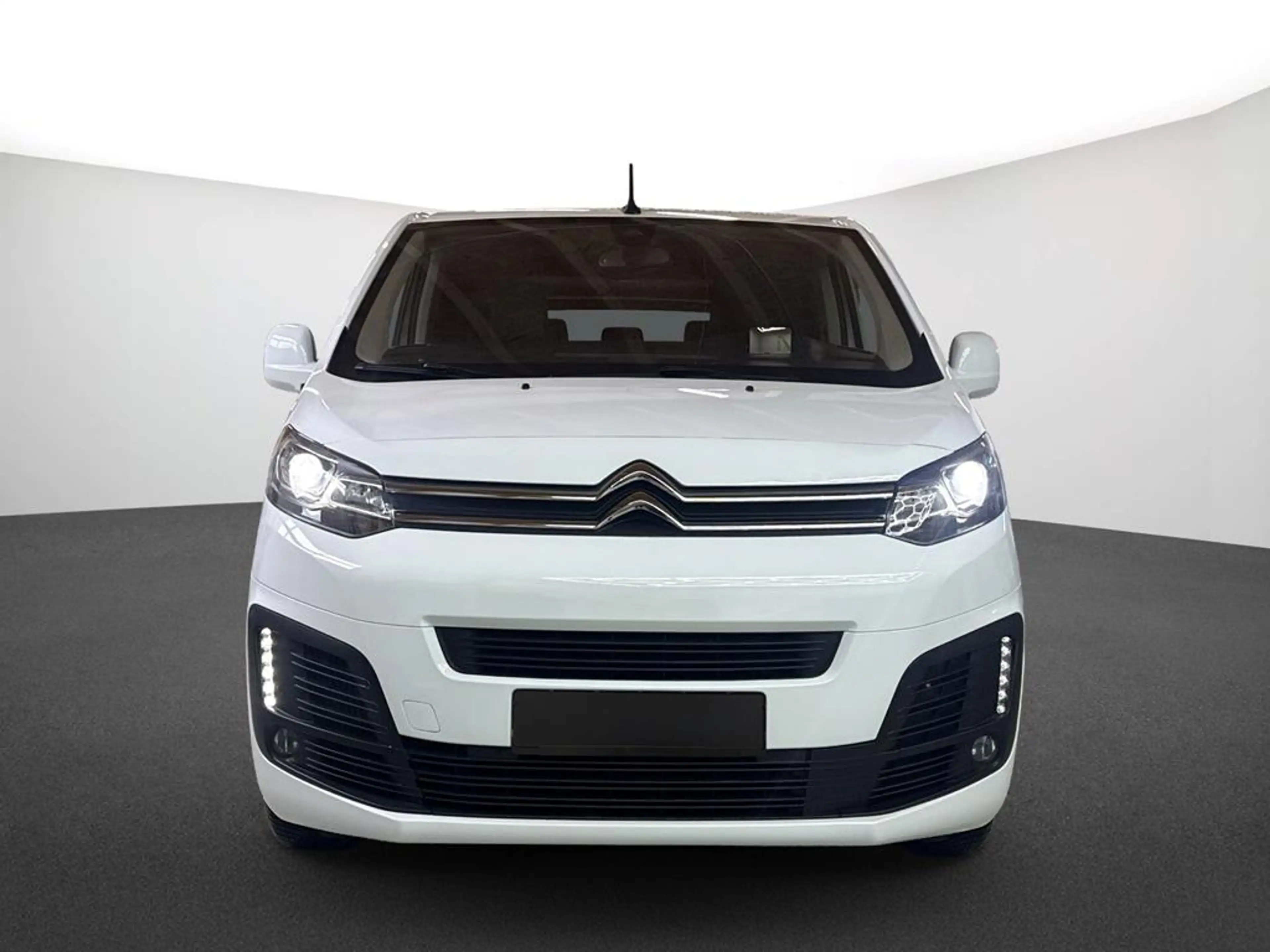 Citroen Spacetourer 2.0 BlueHDi 180 Business Lounge — photo 2
