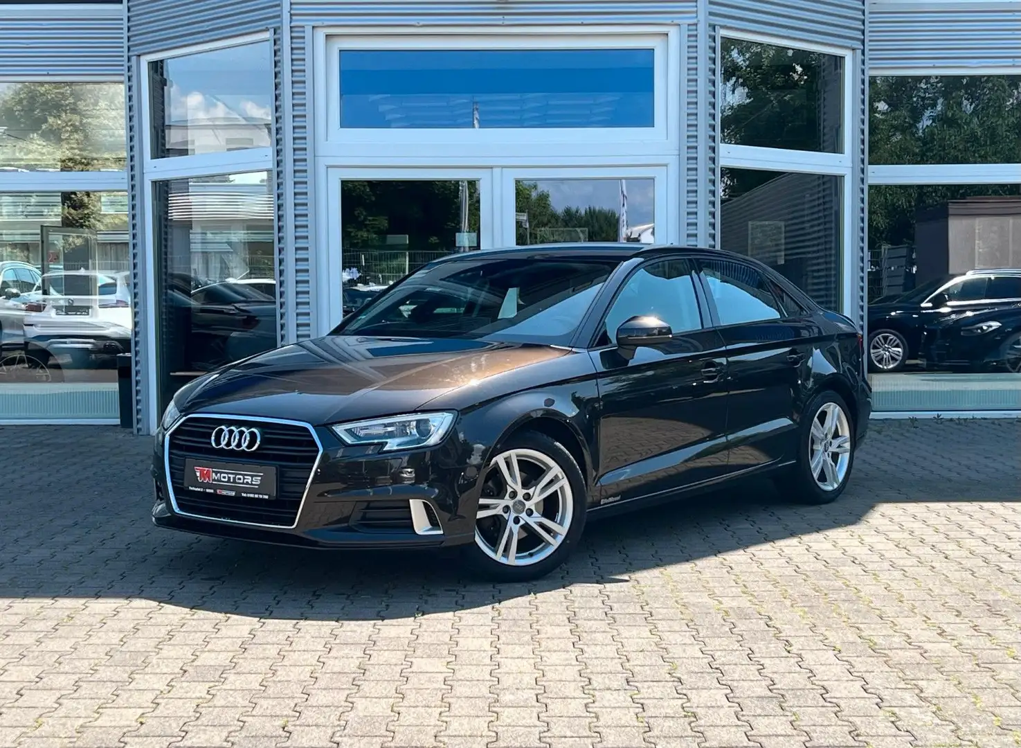 Audi A3 Limousine sport Braun - 1