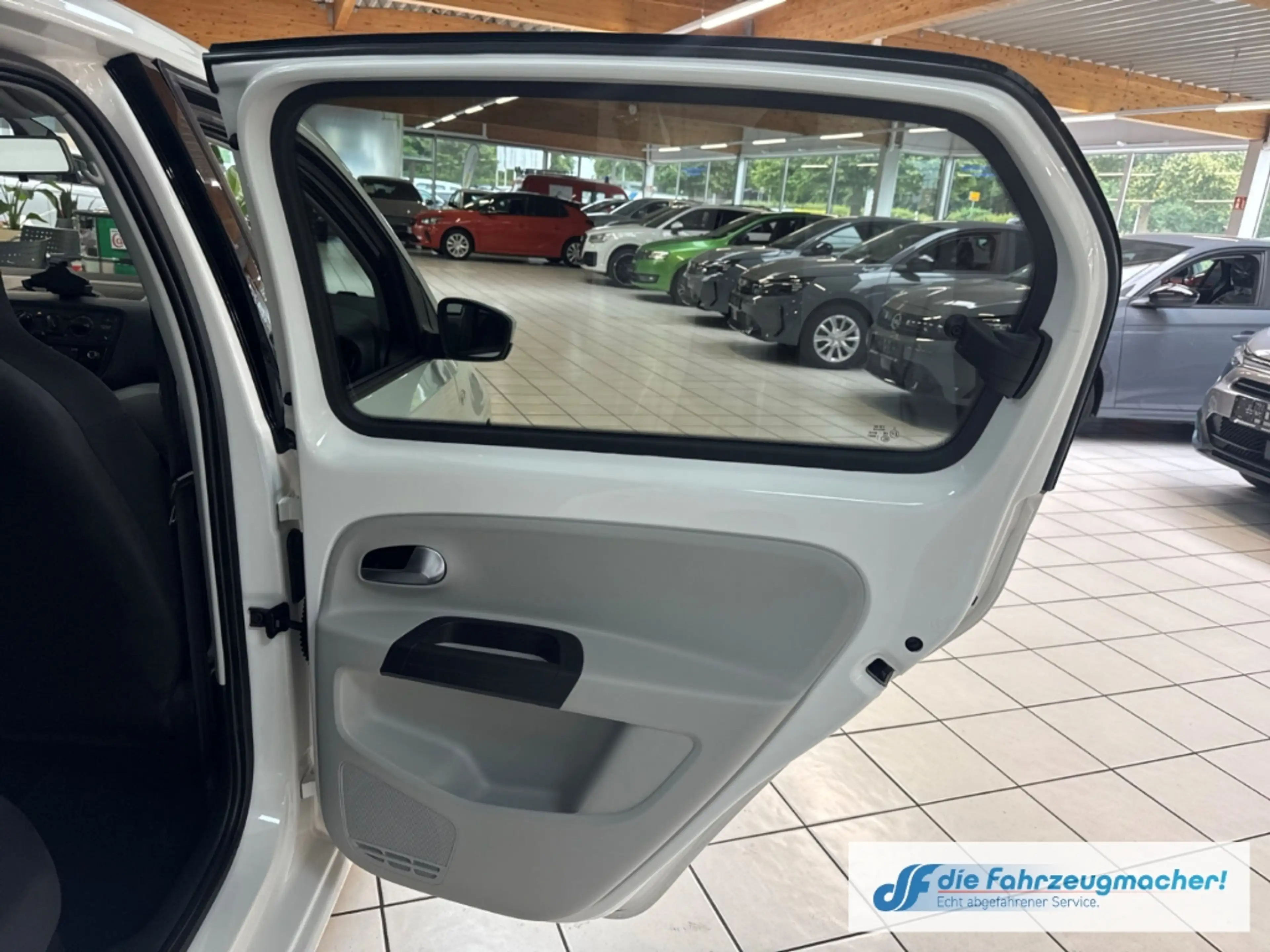 SEAT Mii Style 1.0 Soundsystem SHZ Berganfahrass. Winterpak — photo 13