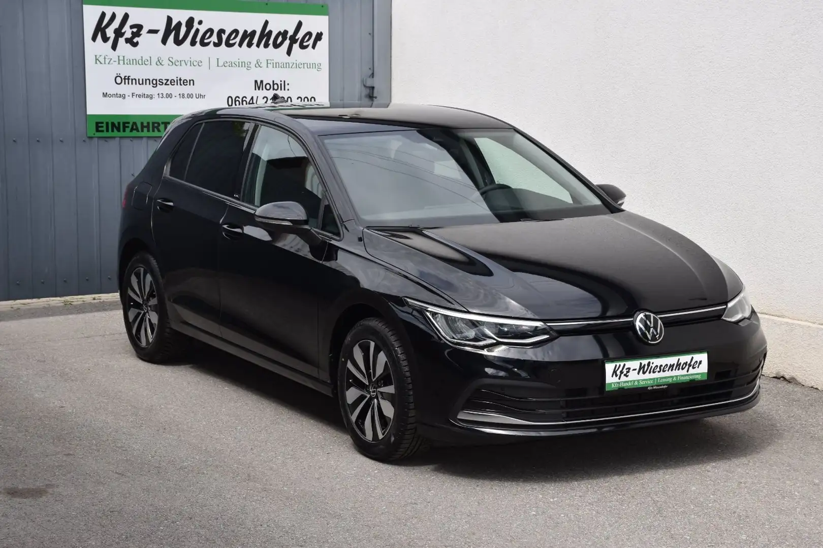 Volkswagen Golf VIII 1.5 TSI Life OPF / Sitzheizung / Reifen Neu / Schwarz - 1