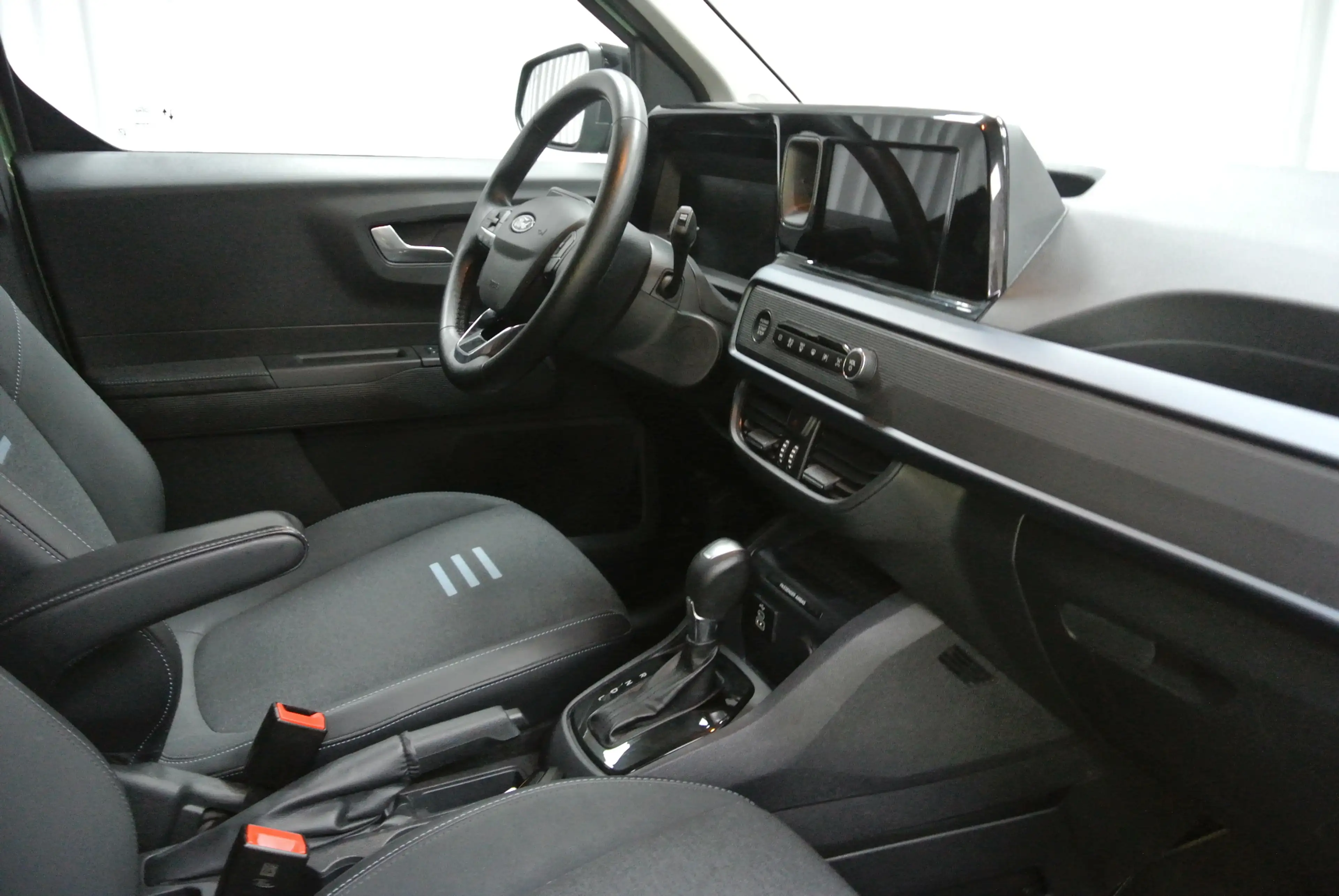 Ford Tourneo Courier — photo 14