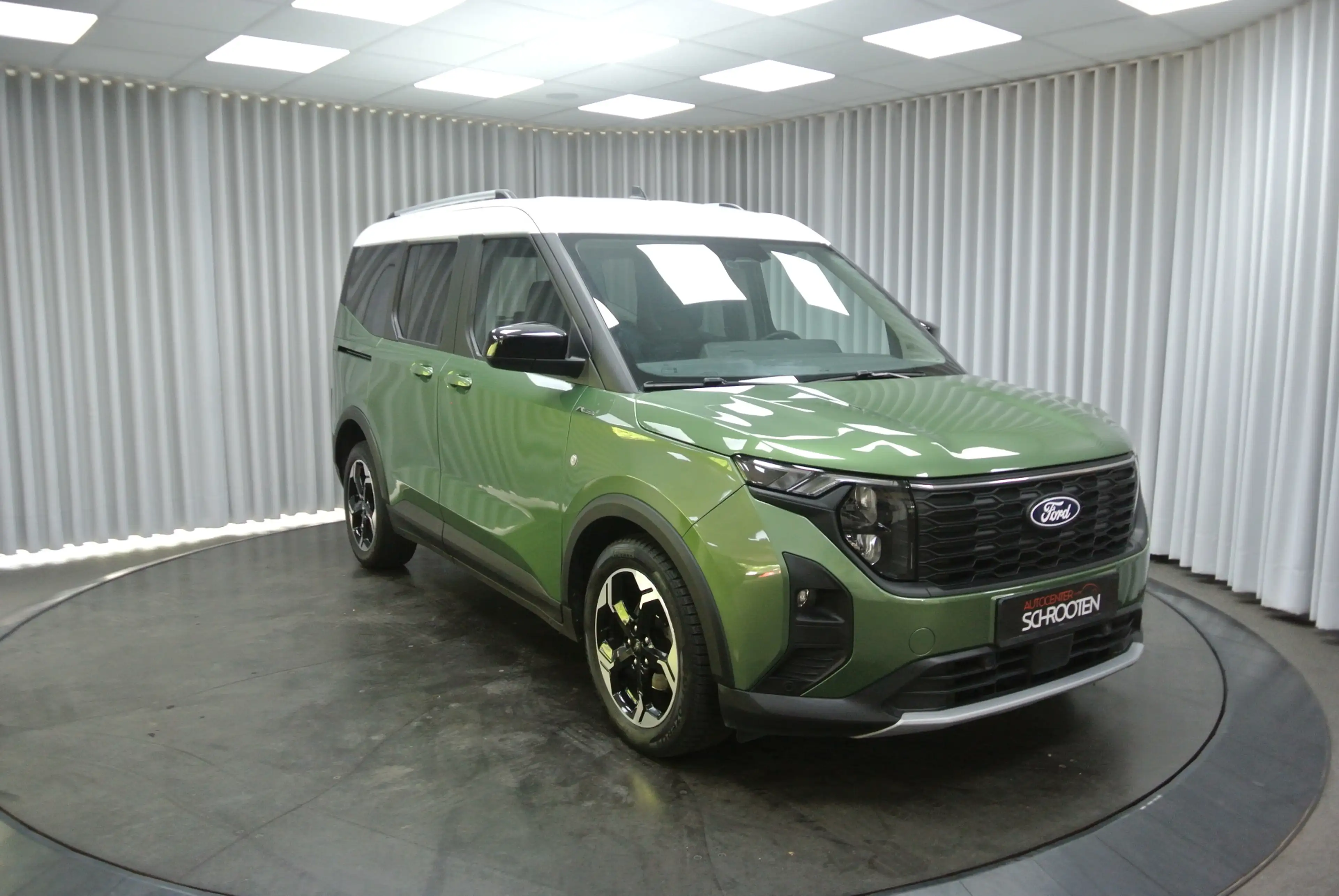 Ford Tourneo Courier — photo 11