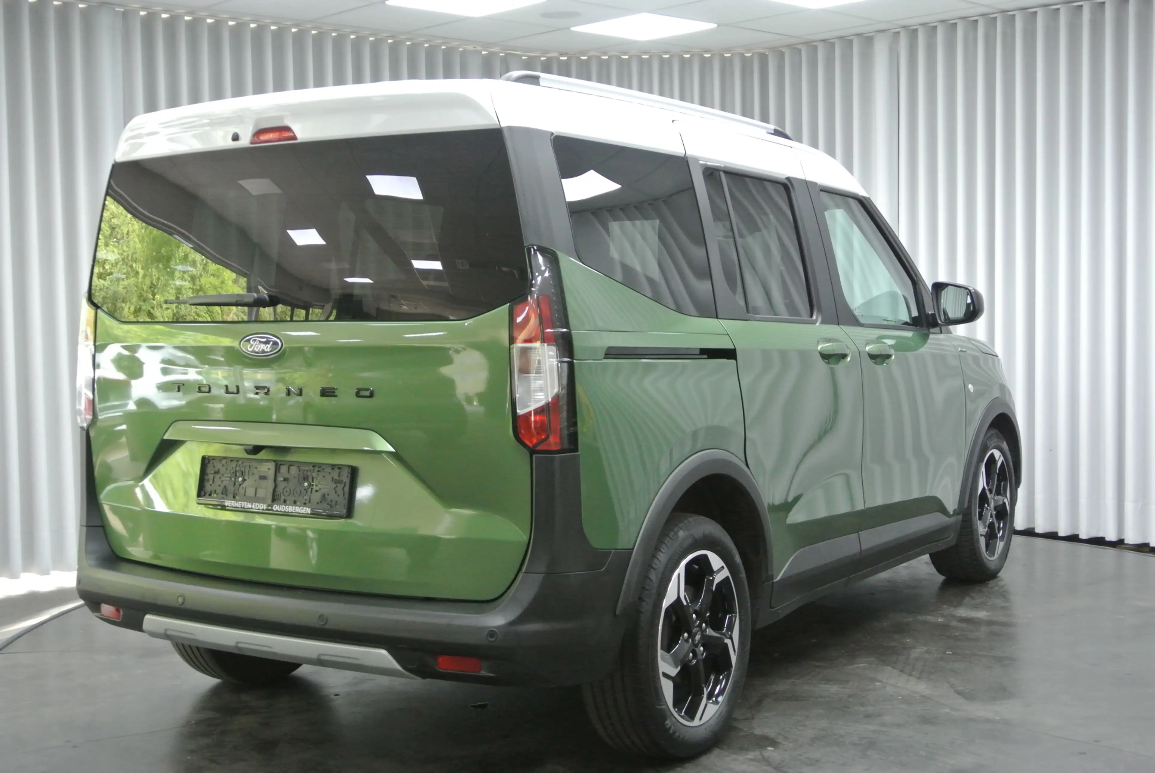 Ford Tourneo Courier — photo 9