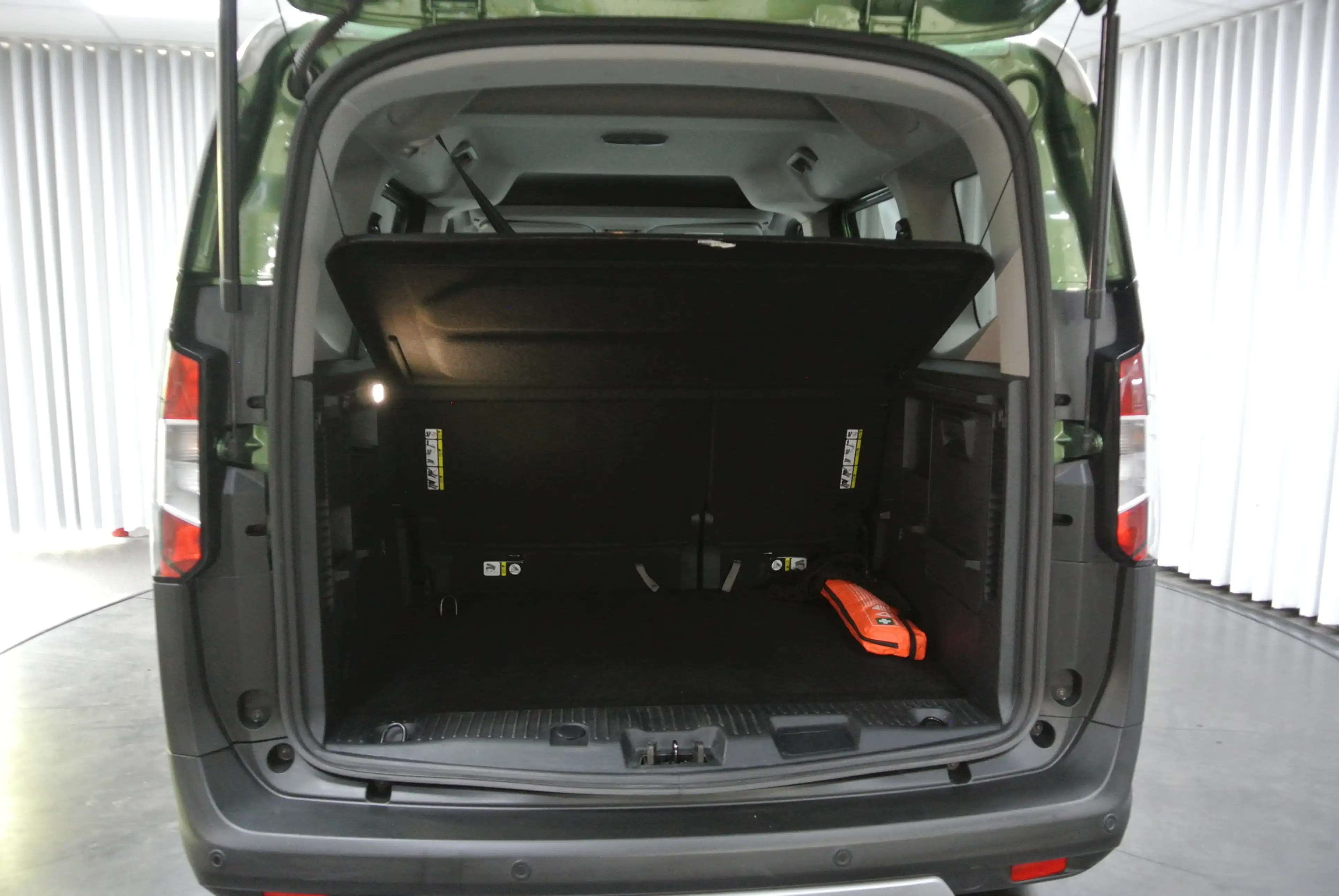 Ford Tourneo Courier — photo 12