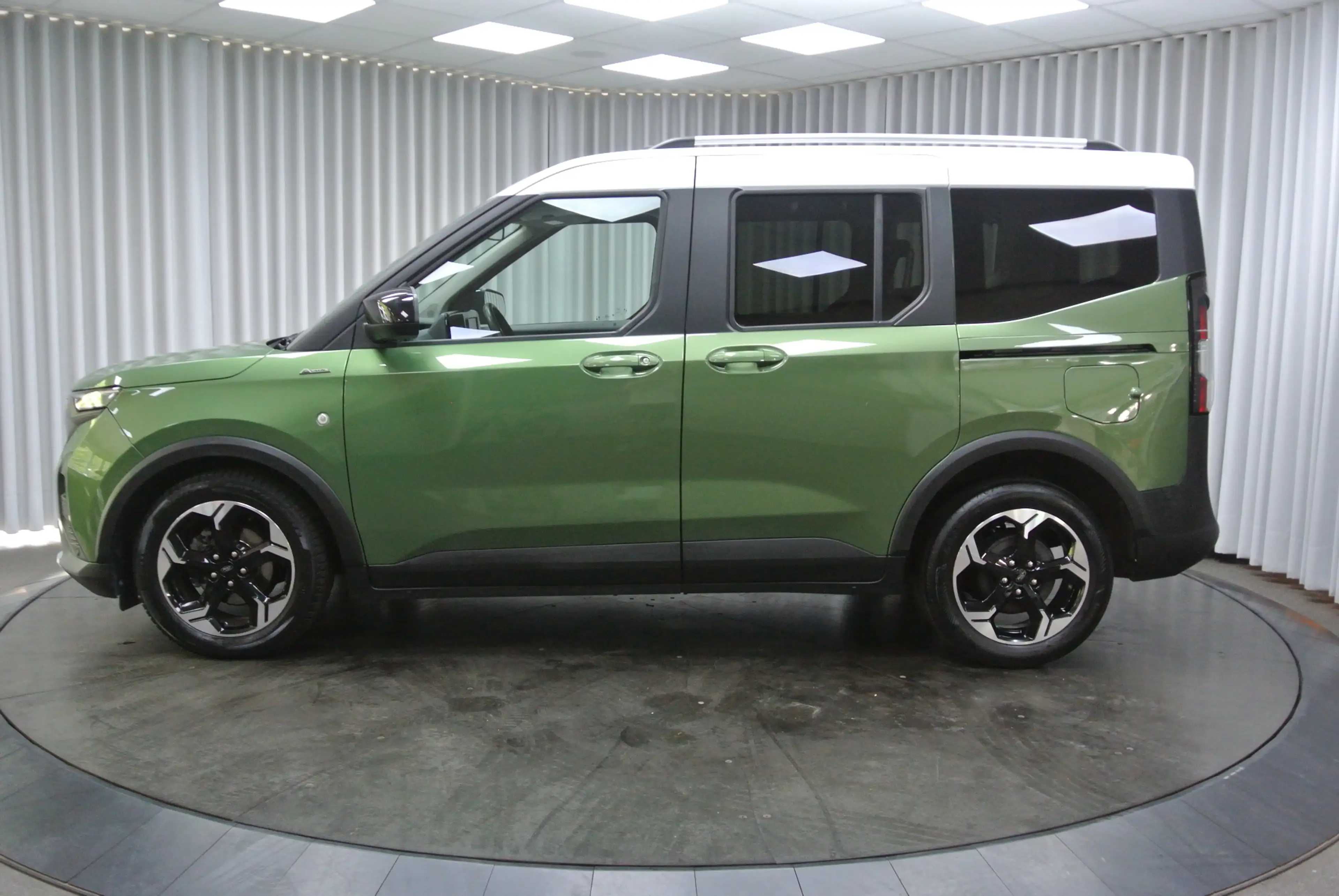 Ford Tourneo Courier — photo 3