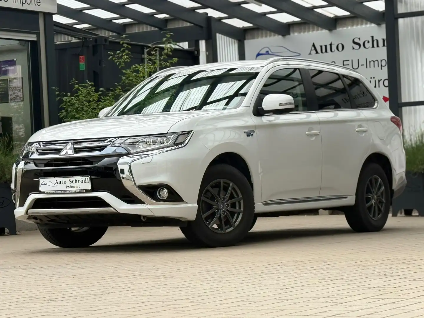 Mitsubishi Outlander Plus 2.0 MIVEC PHEV S-AWC, Standheiz,360°K, LED Wit - 1
