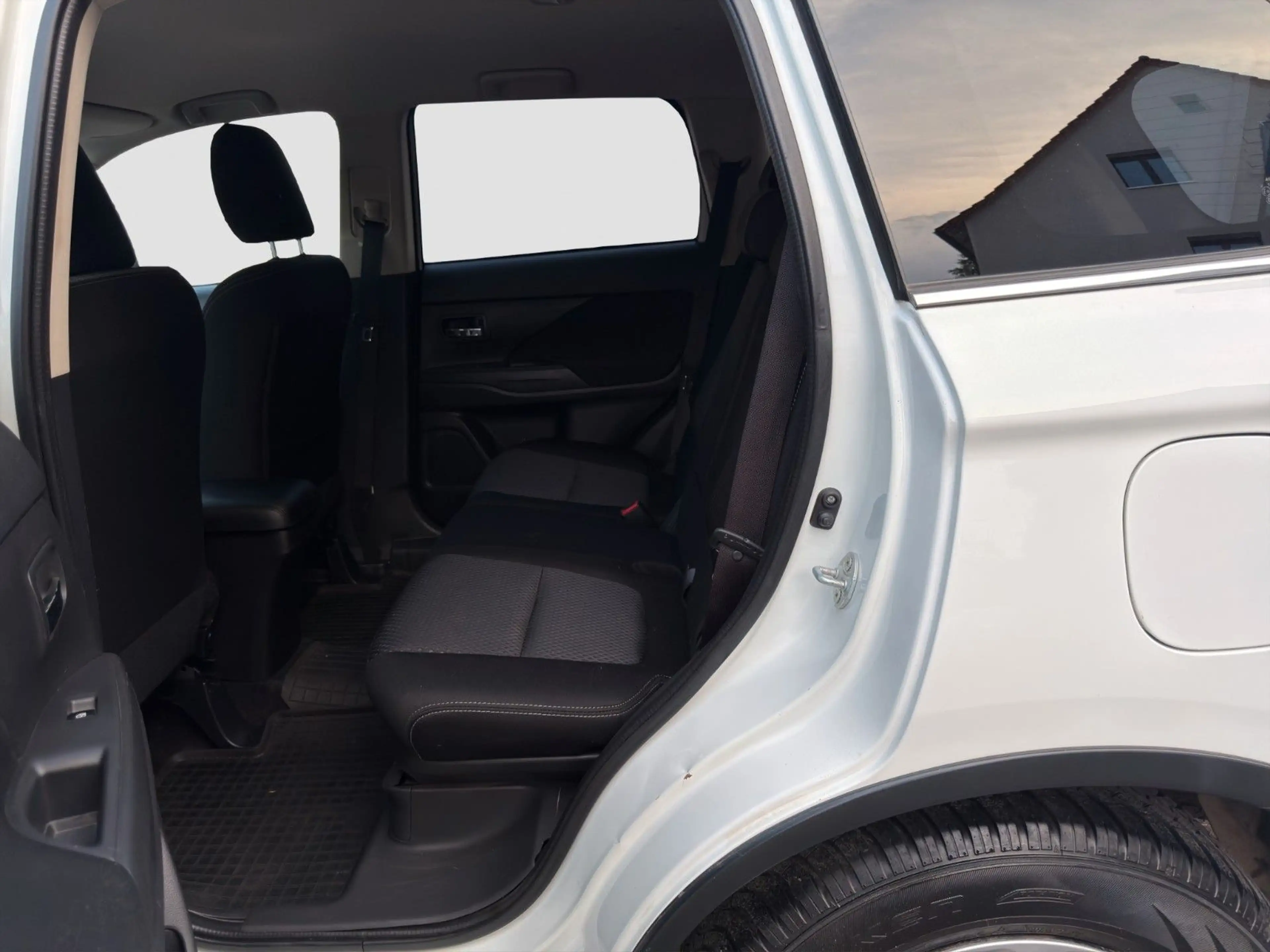 Mitsubishi Outlander Diamant Edition 2WD*Kamera*Temp*AC*SHZ — photo 10