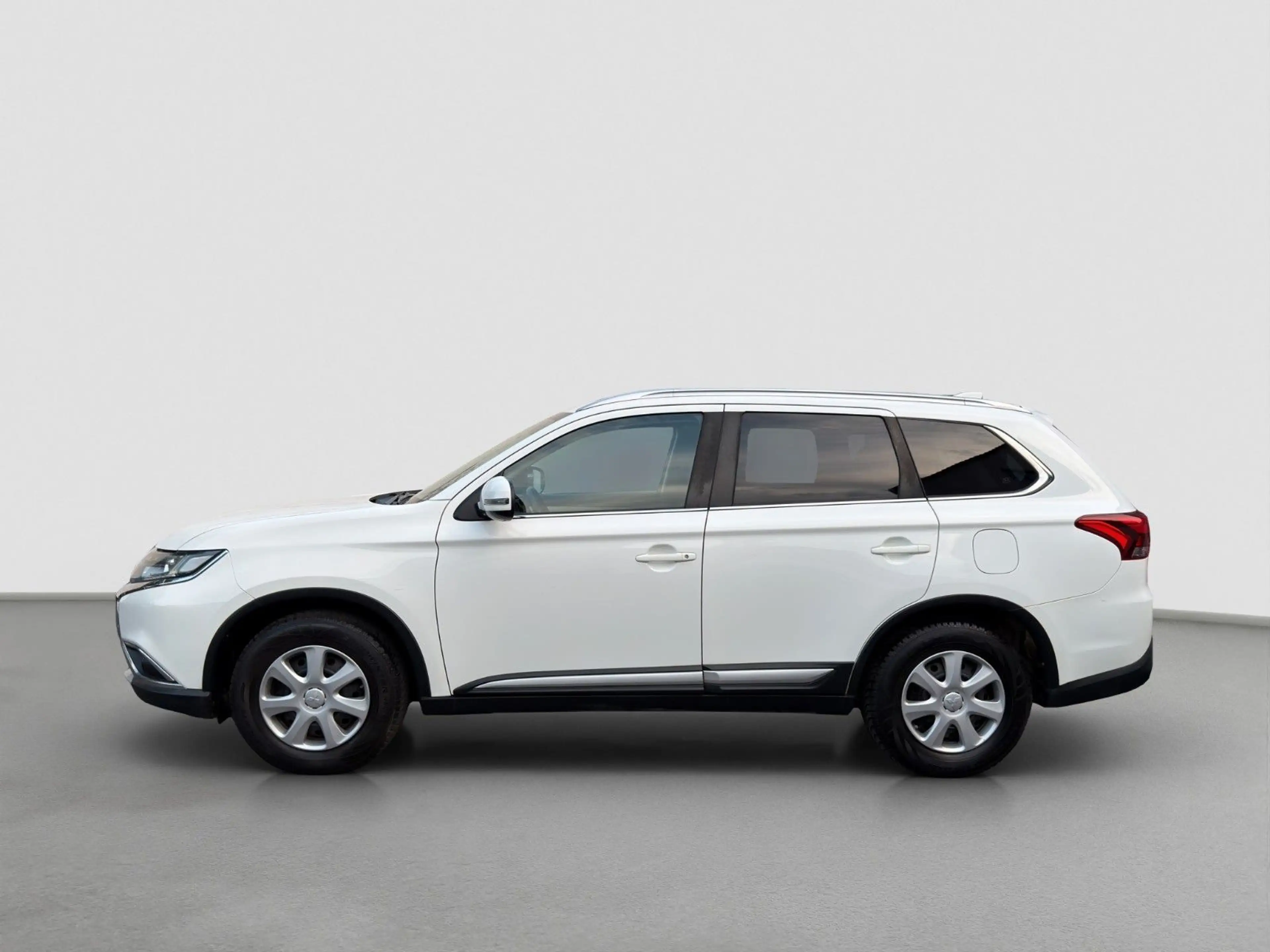 Mitsubishi Outlander Diamant Edition 2WD*Kamera*Temp*AC*SHZ — photo 4
