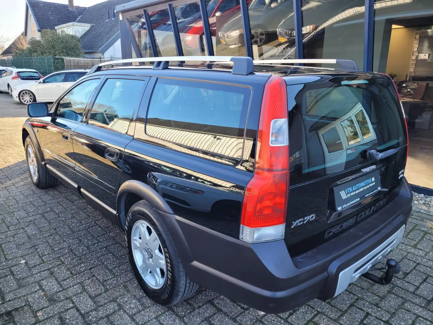 Volvo XC70 2.5 T Kinetic AWD Youngtimer Zwart - 2