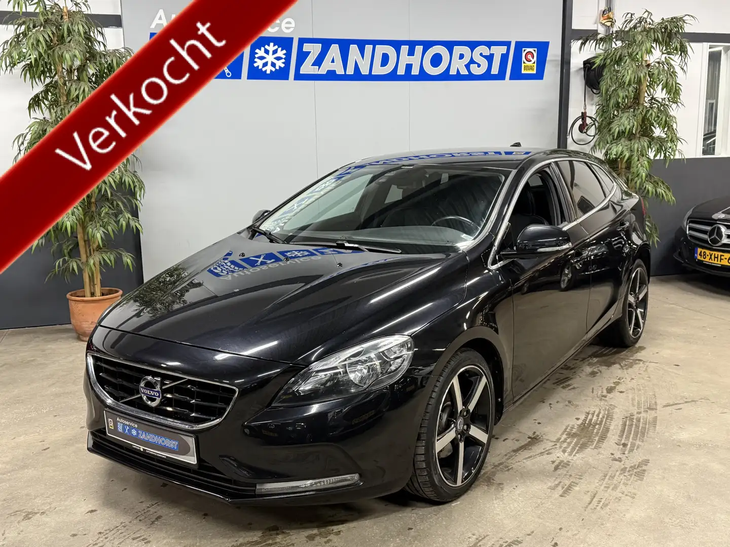 Volvo V40 1.6 T3 momentum // ECC // Cruise Verkocht!!! Schwarz - 1