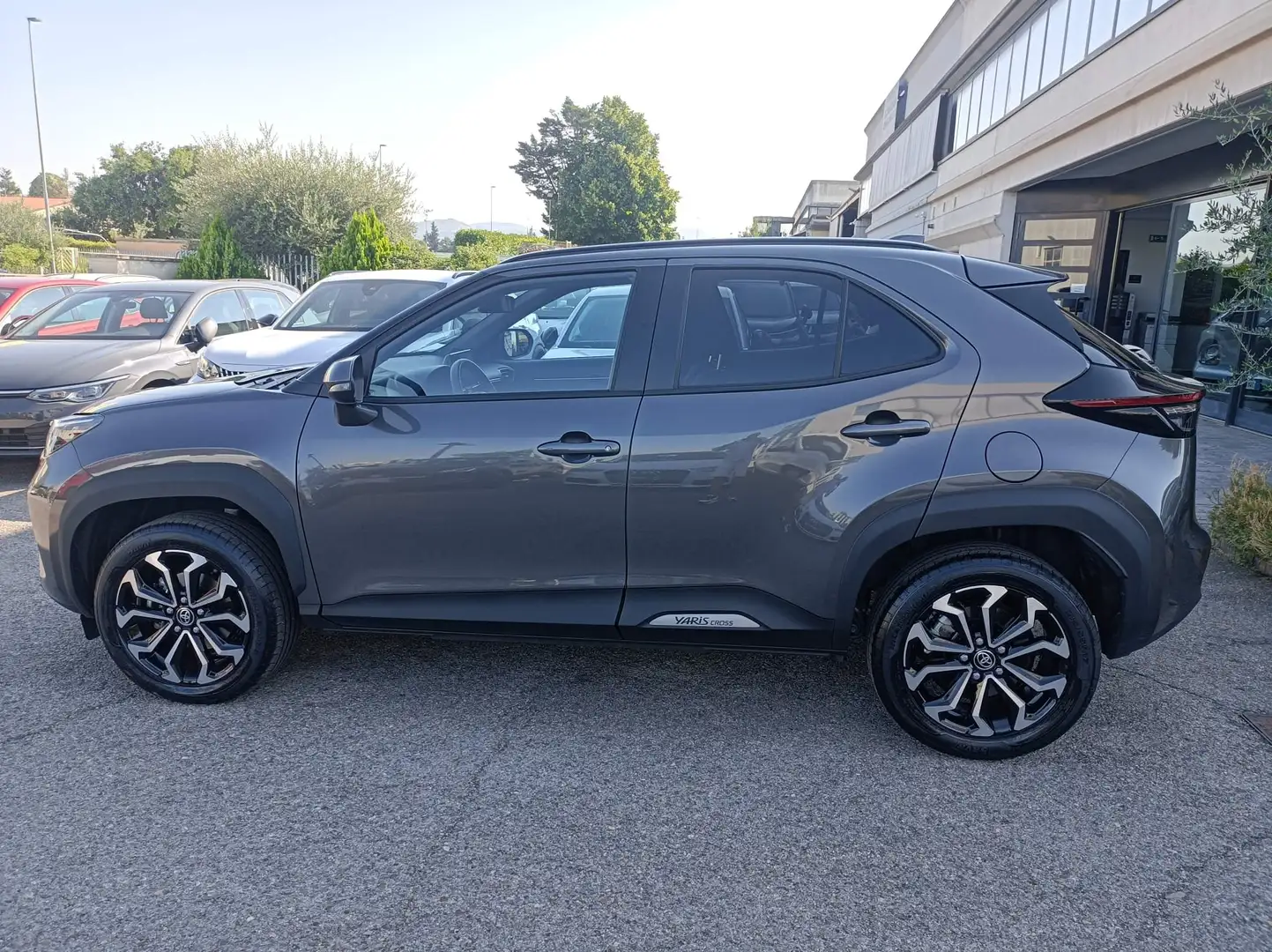 Toyota Yaris Yaris Cross Cross 1.5h Trend fwd 116cv e-cvt Grigio - 1