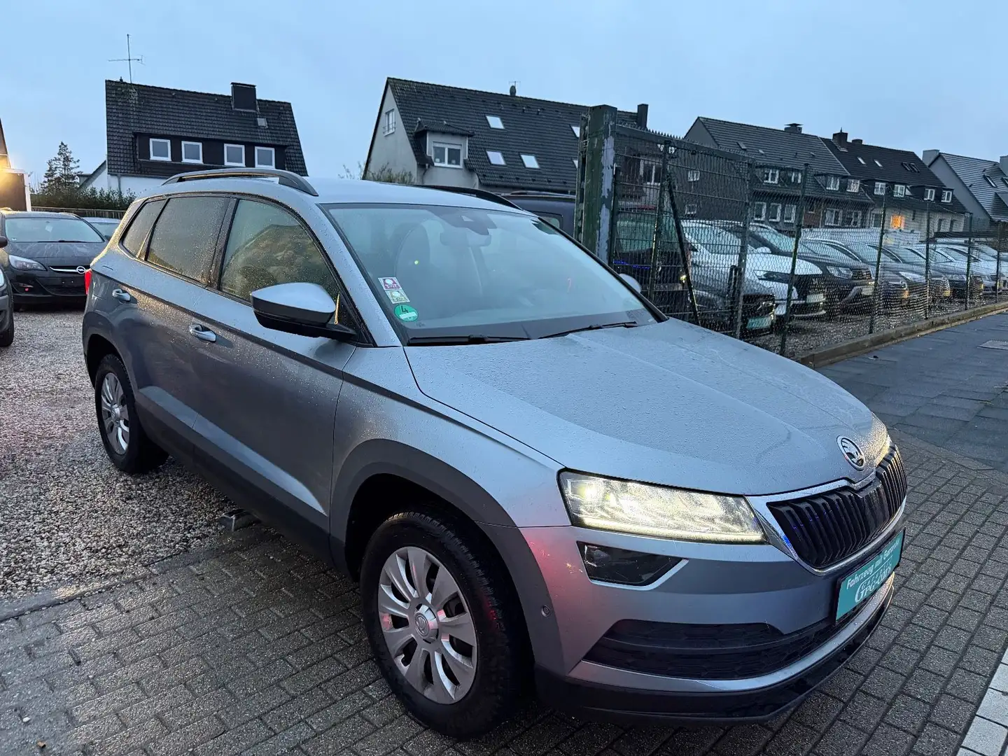 Skoda Karoq Style*TÜV NEU* 1 HAND*DIGITAL TACHO*TOP* Gris - 1