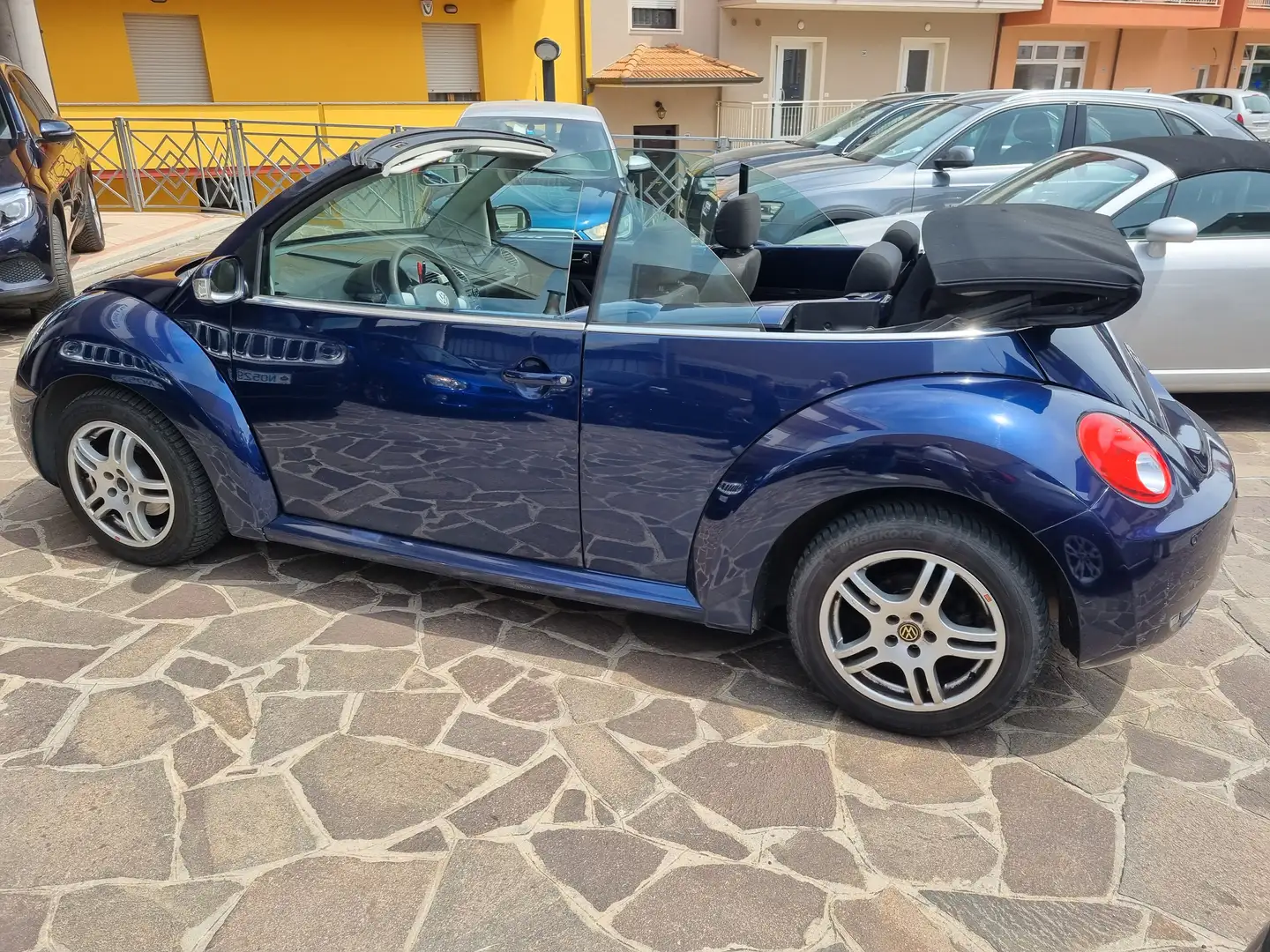 Volkswagen New Beetle Cabrio 1.9 tdi 105cv Bleu - 1