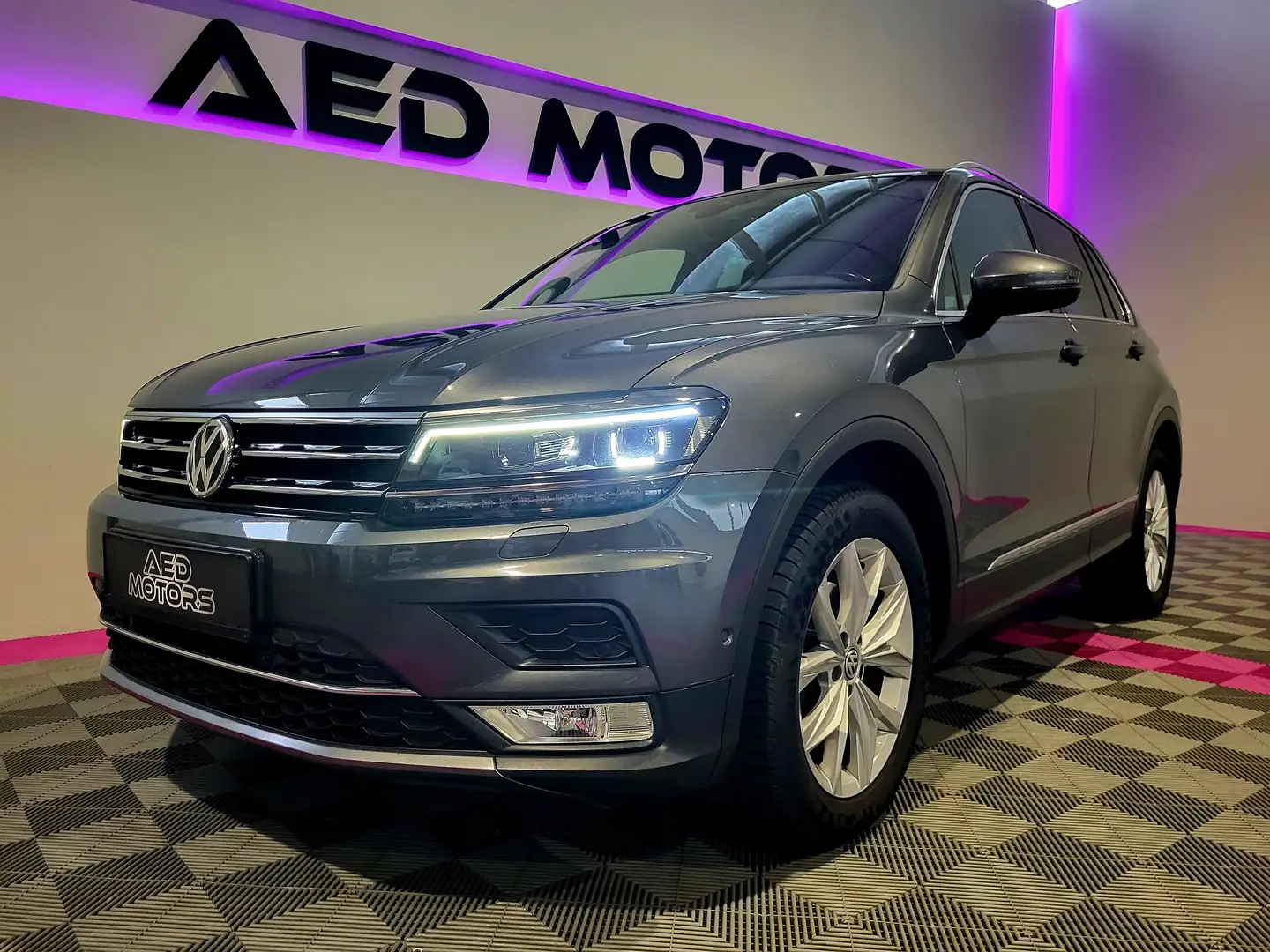 Volkswagen Tiguan Highline BMT/Start-Stopp 4Motion Grijs - 1