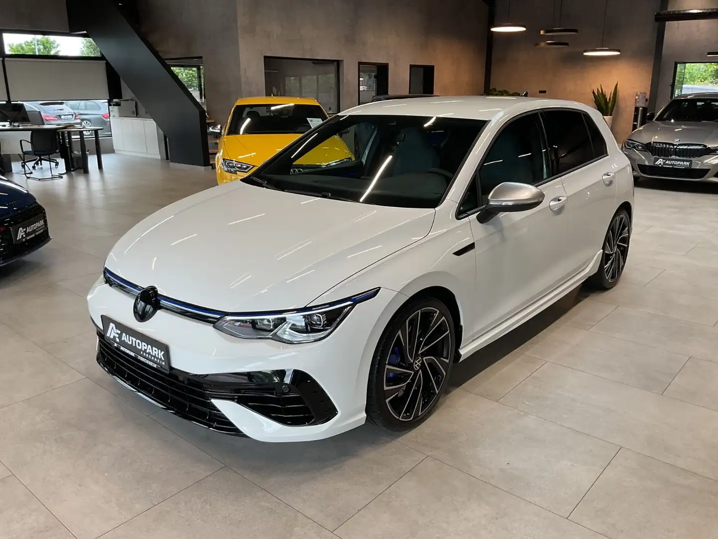 Volkswagen Golf VIII R 4M ACC DAB+ LED Navi Virtual 19" Weiß - 1