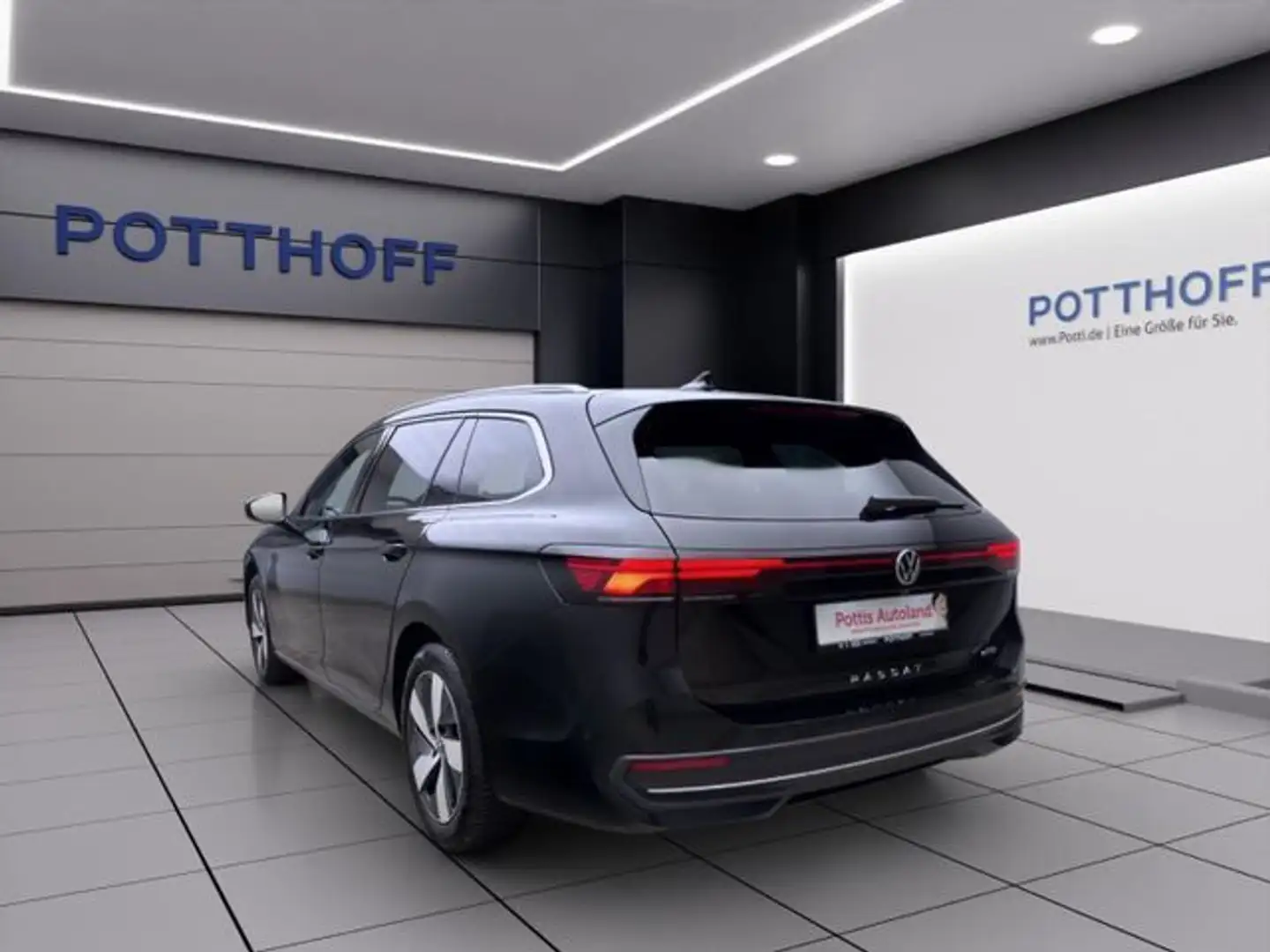 Volkswagen Passat Variant 1.5 eTSI DSG BUSINESS AHK NAVI KA Schwarz - 2