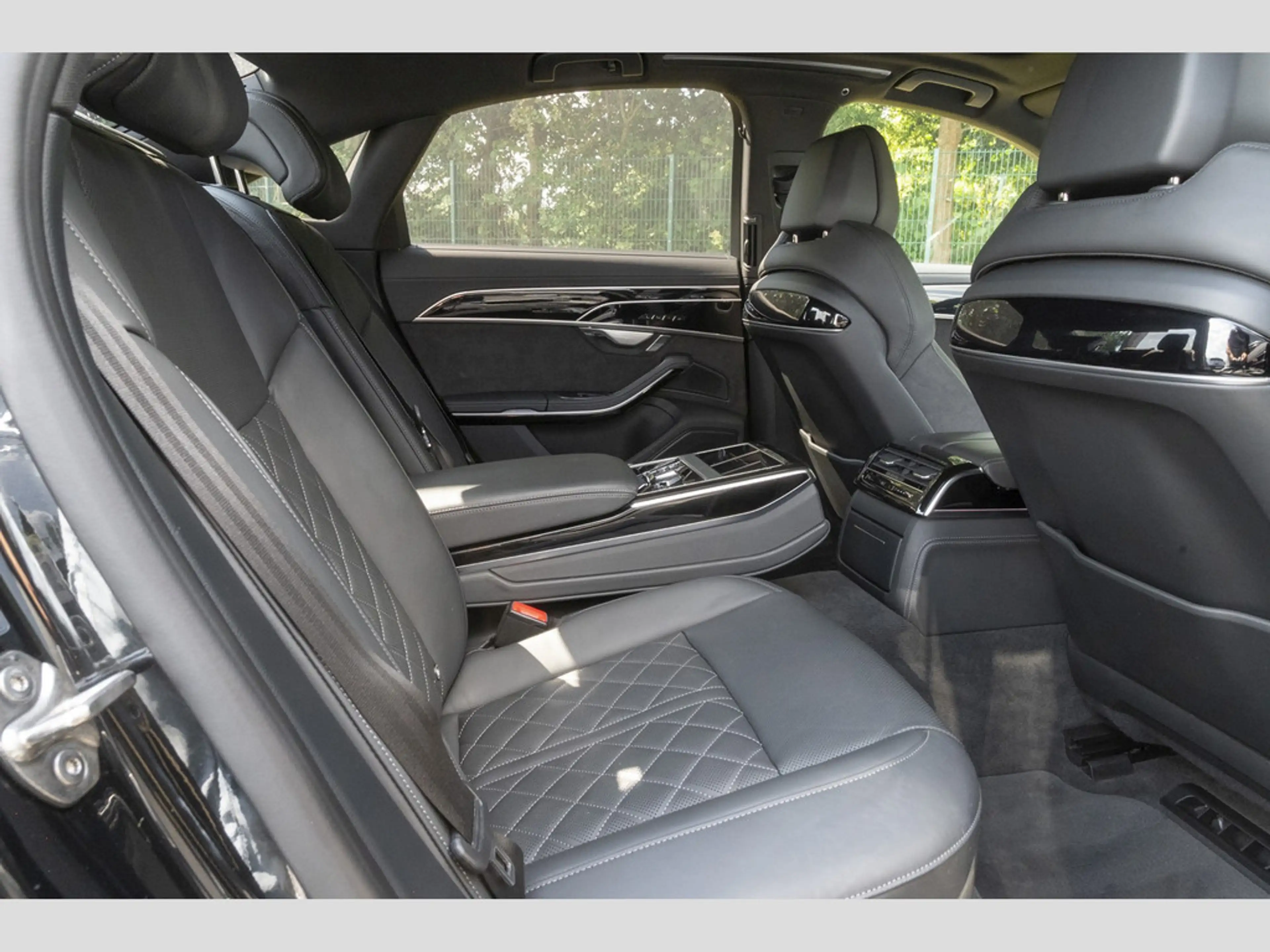 Audi S8 4.0 TFSI quattro Pano/Optik schwarz/HUD/Top View/B&O/Rear Seat Remo — photo 11