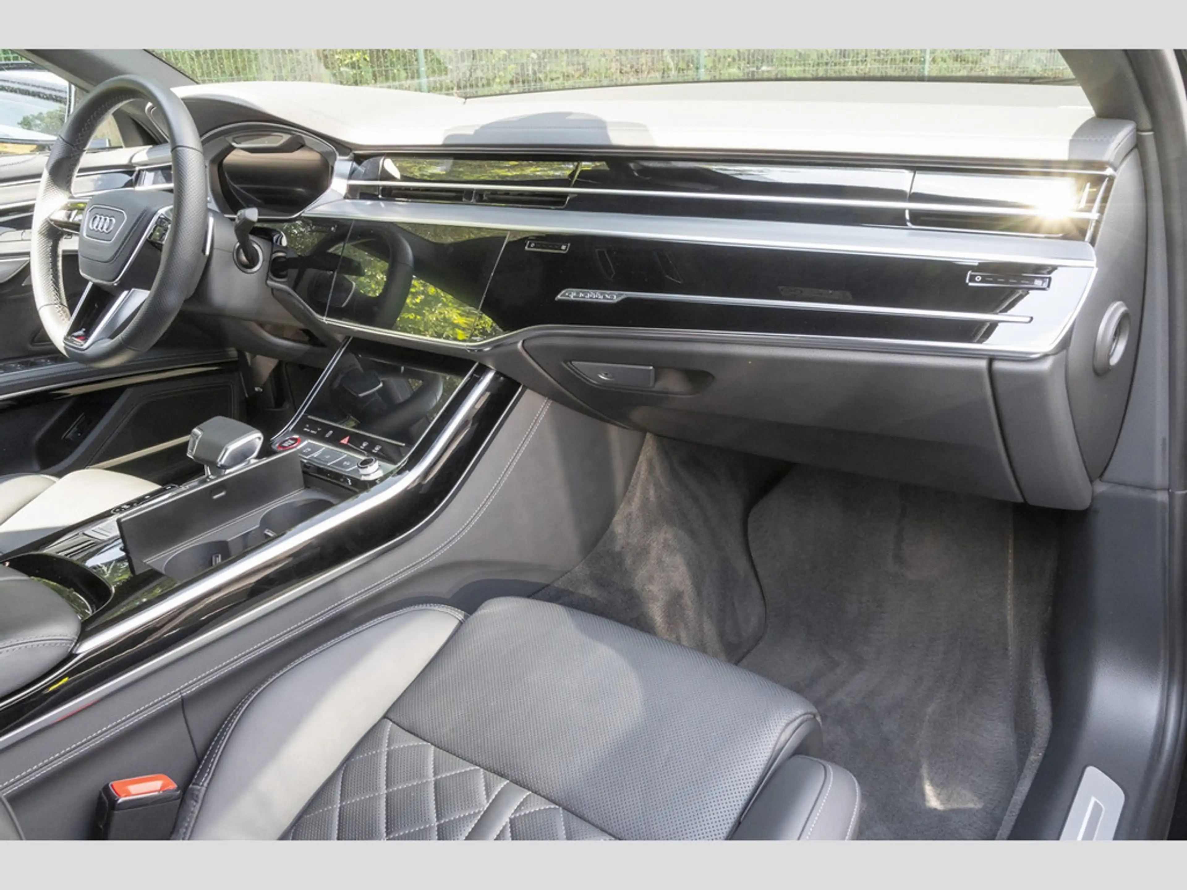 Audi S8 4.0 TFSI quattro Pano/Optik schwarz/HUD/Top View/B&O/Rear Seat Remo — photo 9